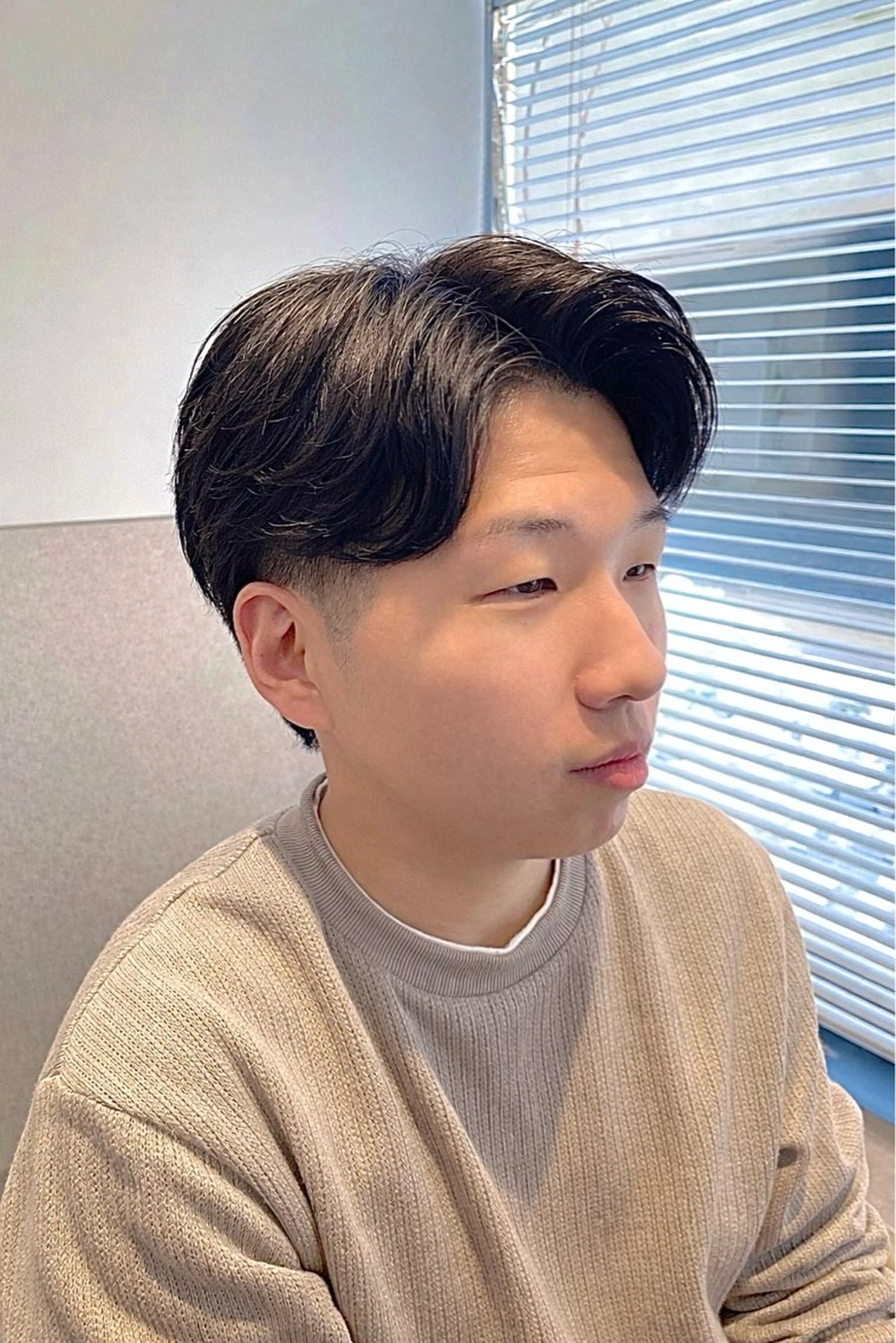 ミディアム パーマ メンズ ミディアムパーマ センターパート メンズパーマ カット パーマ メンズ特化🌿 minamiのヘアスタイル