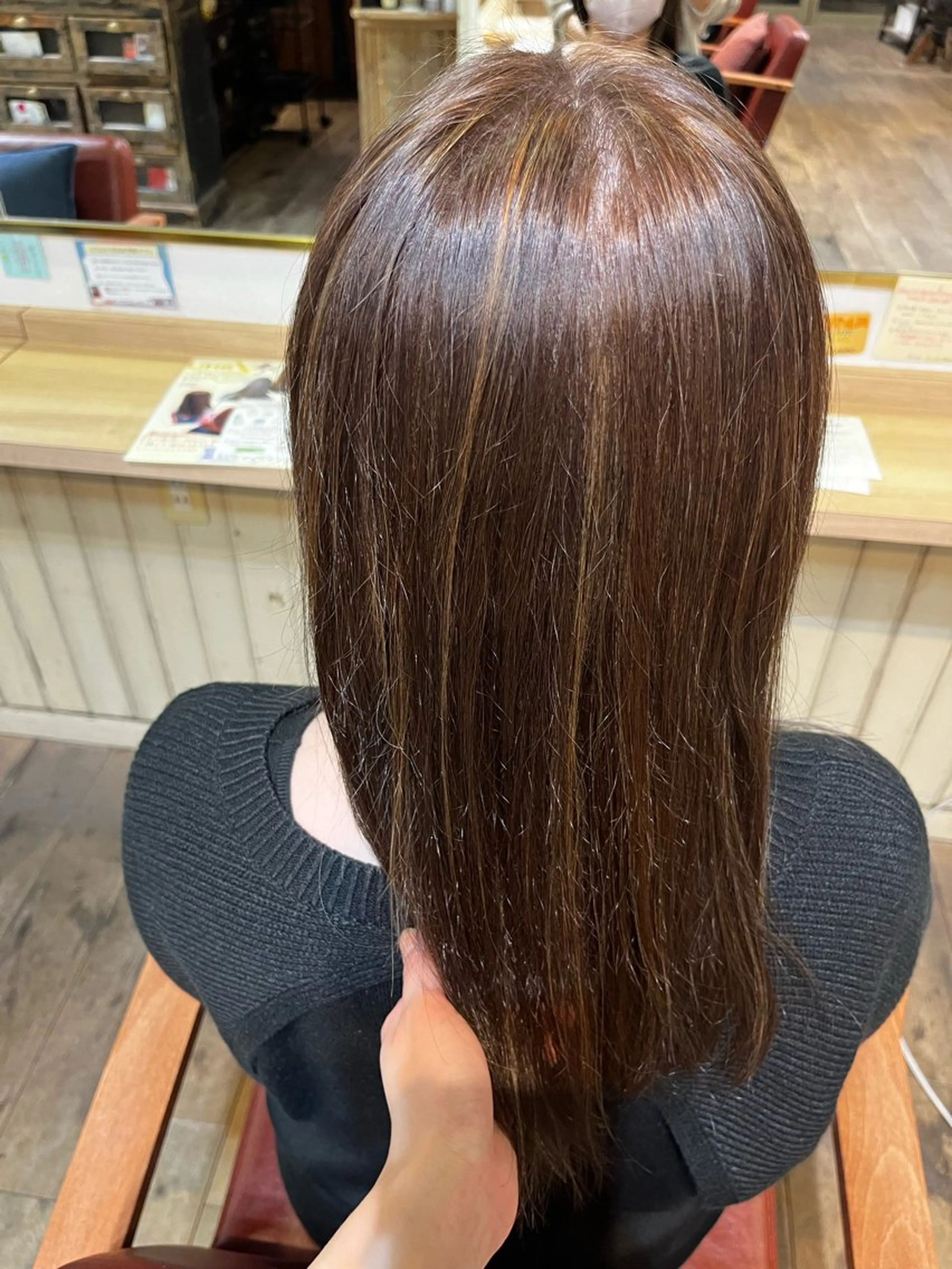 セミロング ハイライト 臺 佳連のヘアスタイル