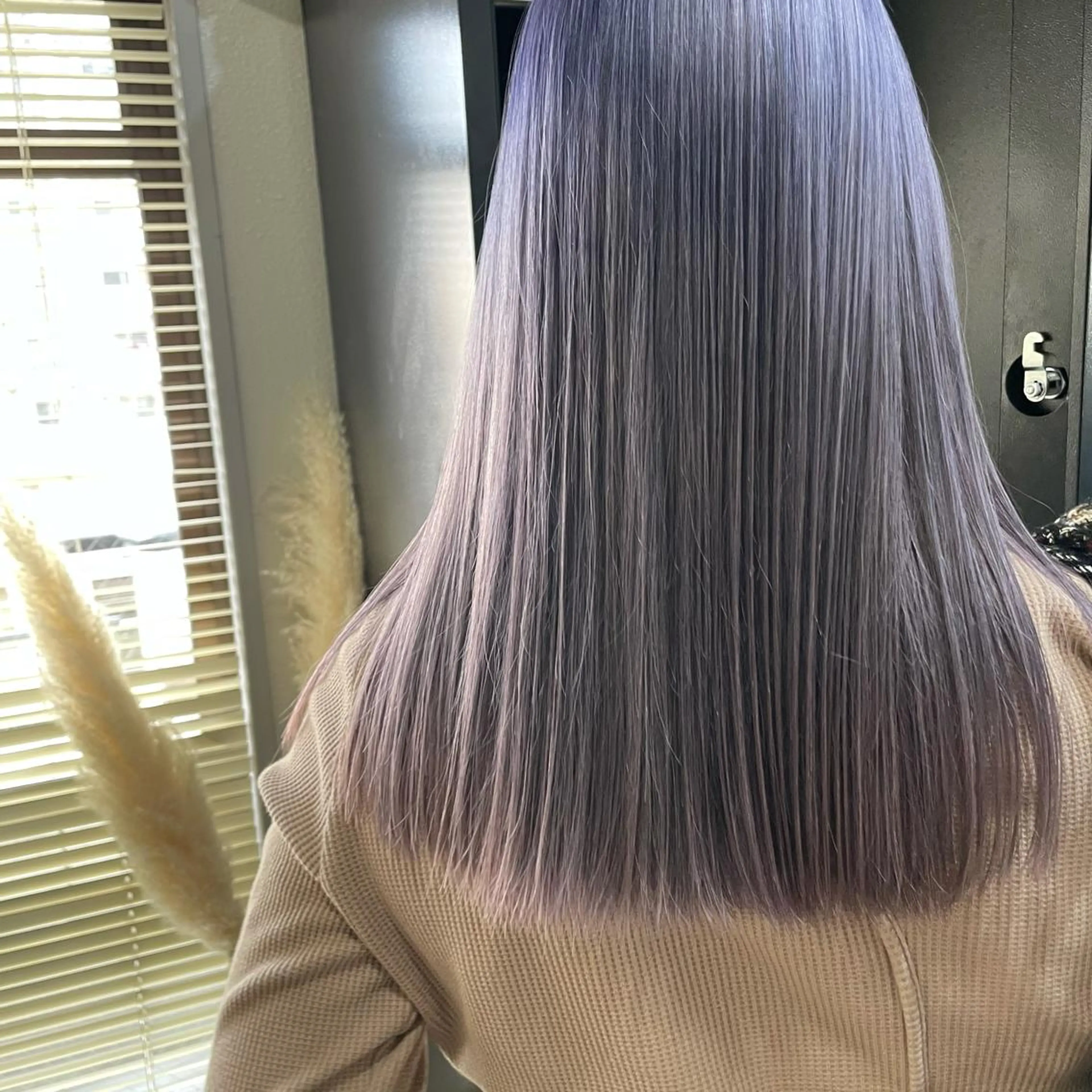 ミディアム カラー パーマ ヘアアレンジ メンズ キッズ ネイル マツエク・マツパ メンズブリーチ メンズハイライト メンズインナーカラー メンズ韓国風 ブリーチ ヘアカラー トリートメント ヘアセット 切りっぱなしヘアボブ ミディアムヘアRYOのヘアスタイル