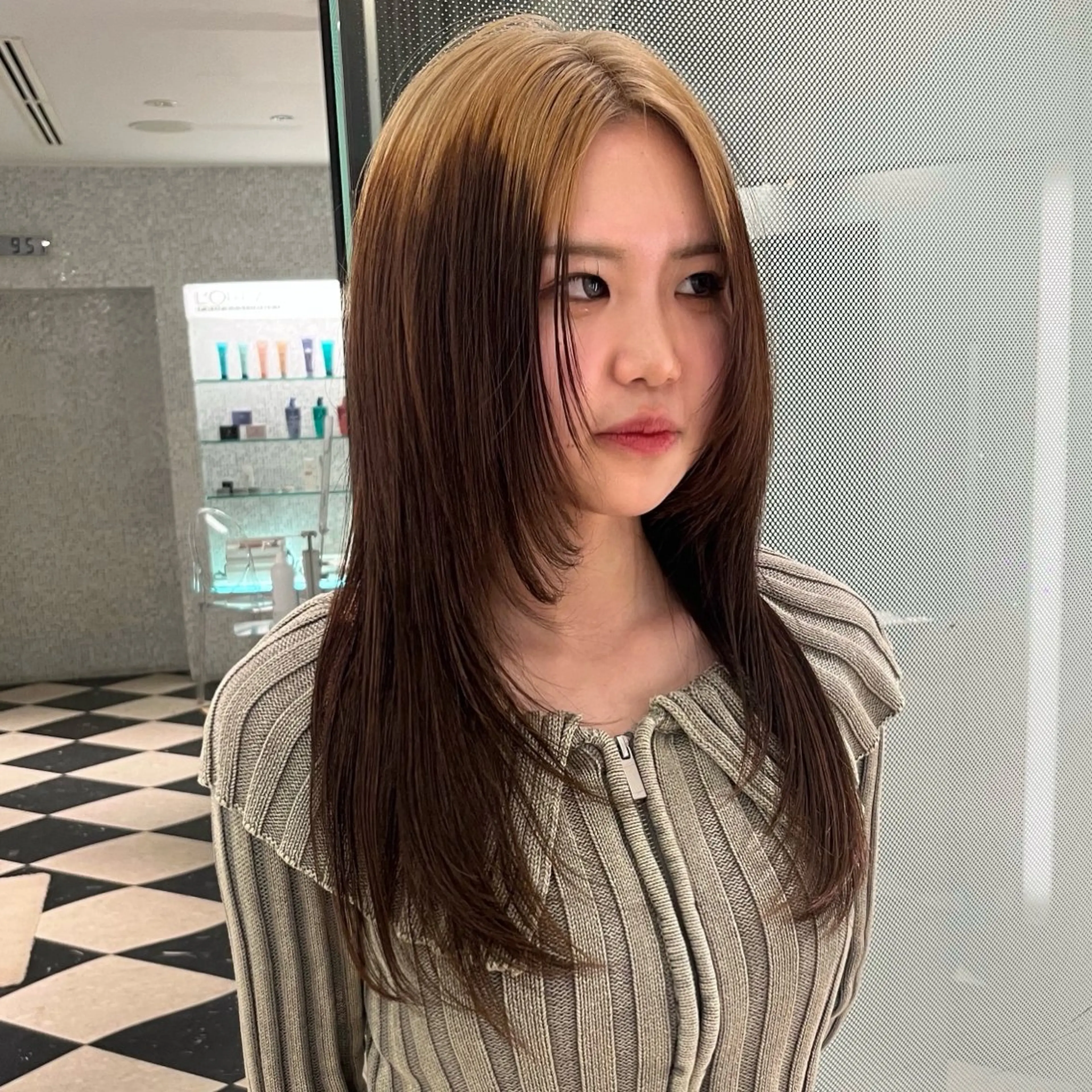 ロング カラー ブロンド ブラウンカラー anna 韓国レイヤ ー/ ハッシュカットのヘアスタイル