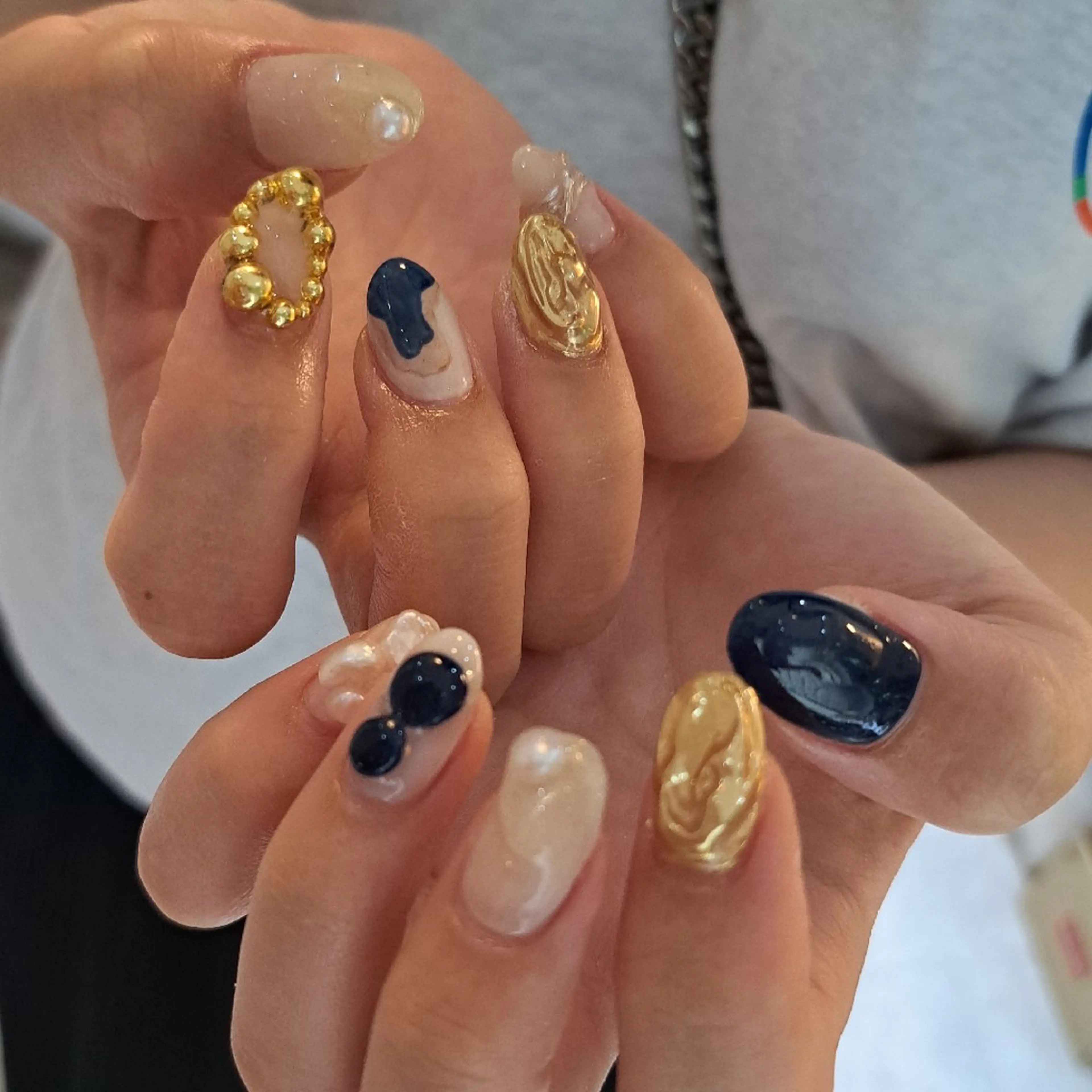 ネイル アートネイル ジェルネイル ゴールド 持ち込み ネイビー Nail mood デザイン持ち込みokのネイルデザイン