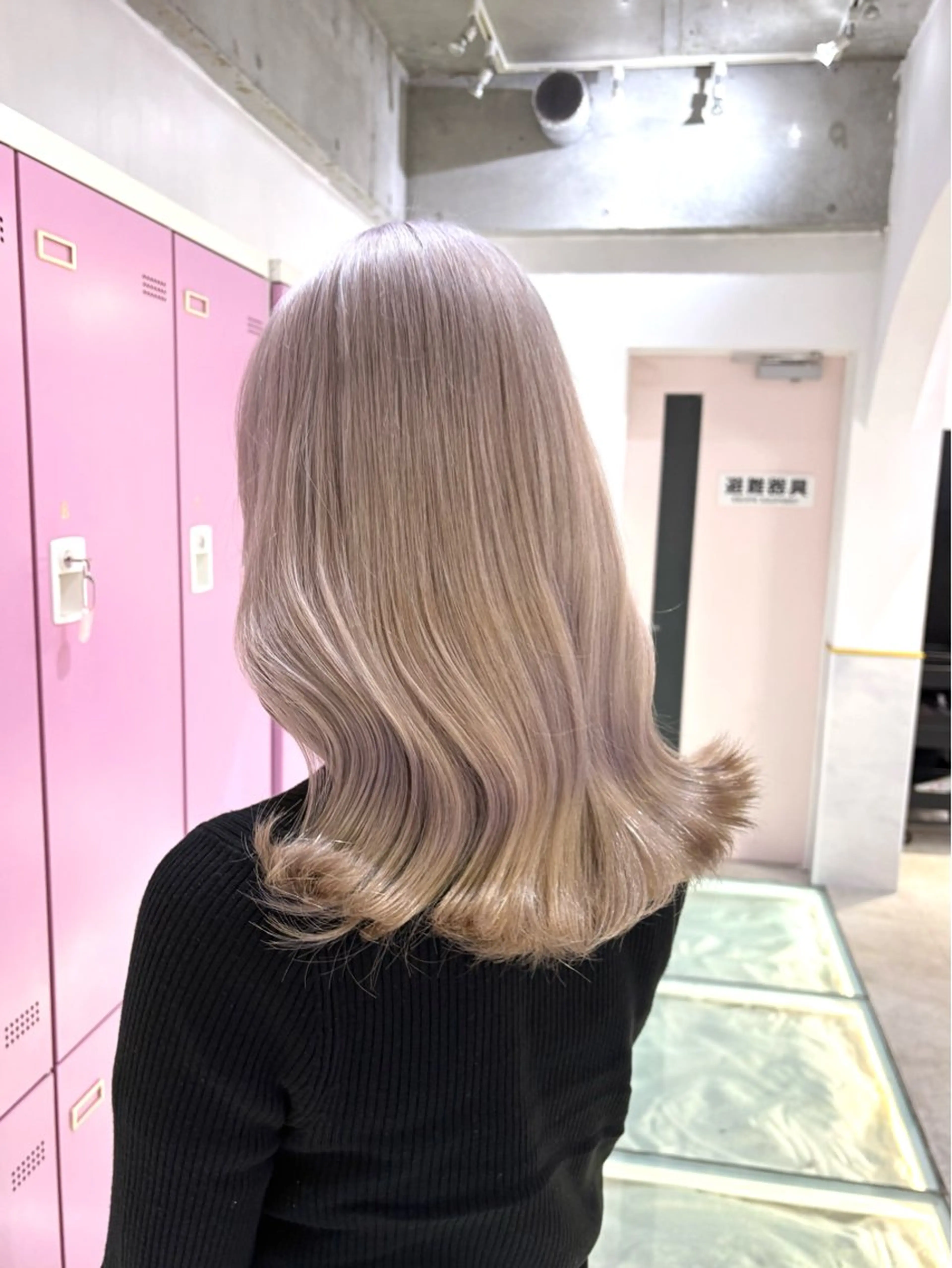 セミロング カラー ヘアカラー トリートメント 美優🦕ツヤ髪 /ハイトーン🩶のヘアスタイル