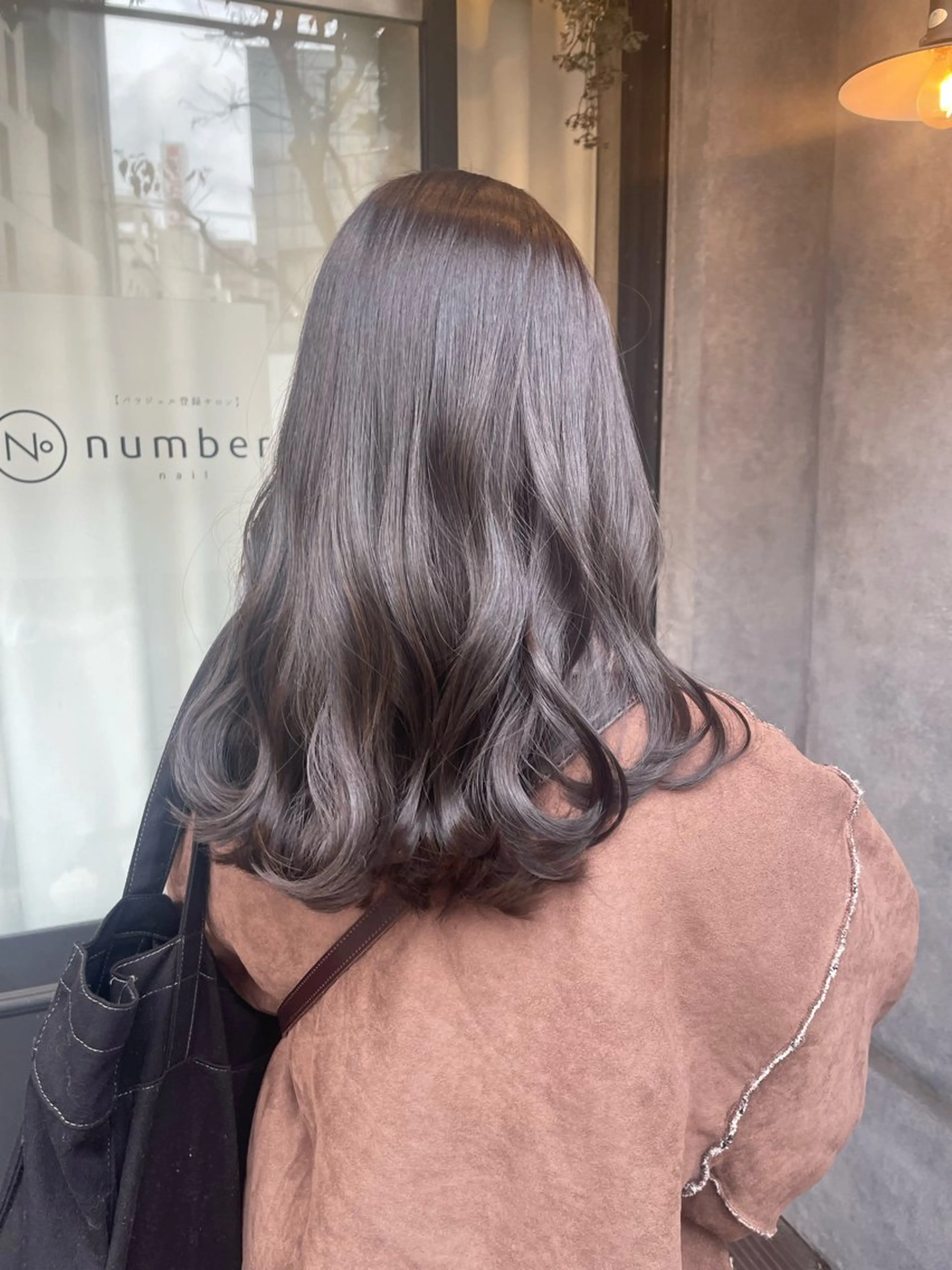 カット+アディクシーカラーの写真