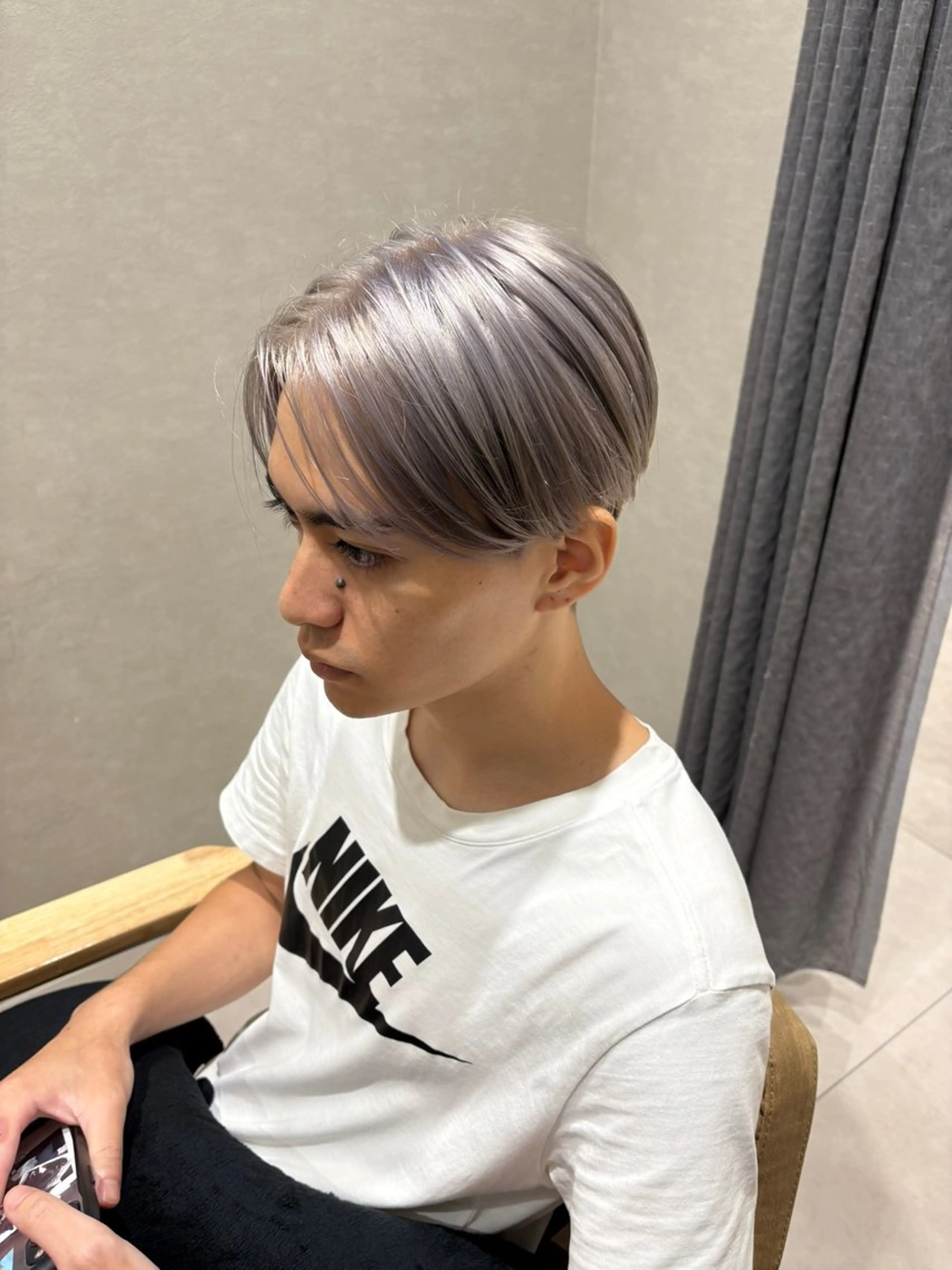 カラー メンズ メンズブリーチ ブリーチ シルバー ヘアカラー トリートメント newi大分/ 磯部栞里／艶感カラーのヘアスタイル