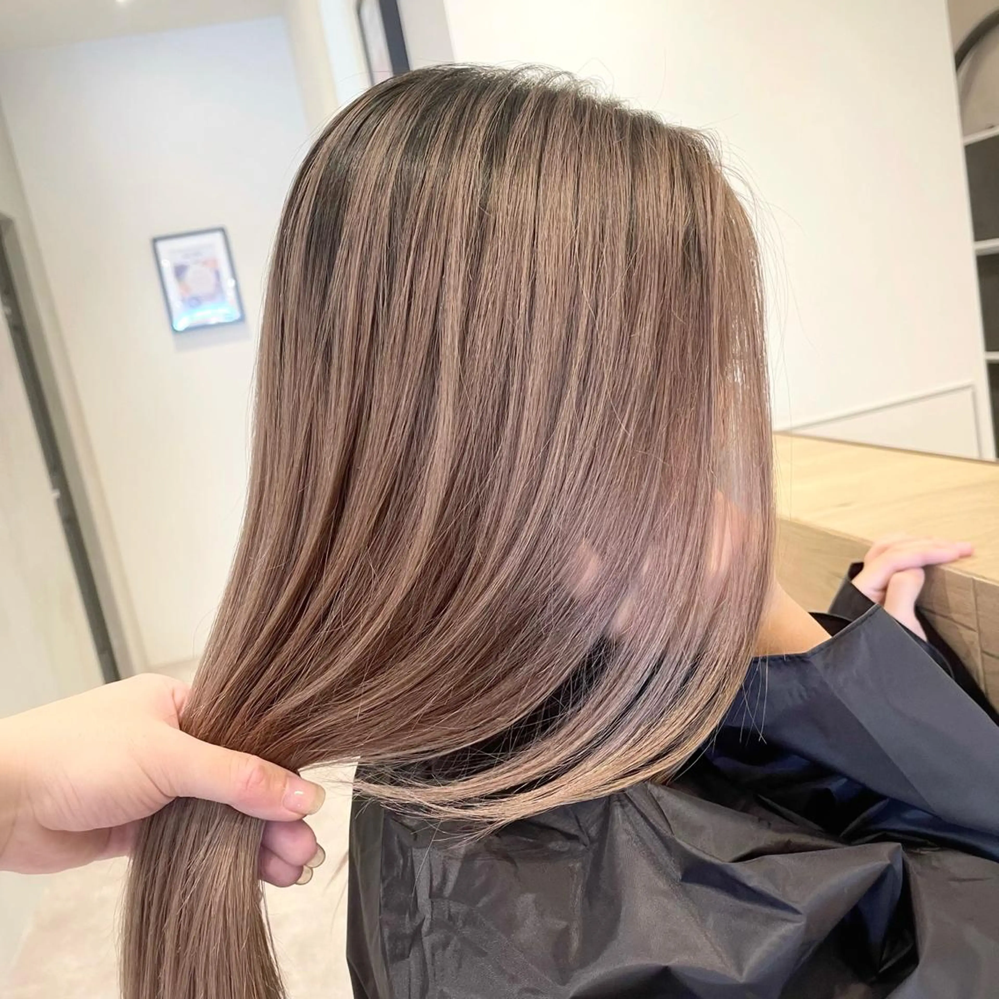 セミロング カラー ヘアアレンジ バレイヤージュ デザインカラー ハイライトカラー 外国人風カラー ハイライト カット ヘアカラー トリートメント アンドウ ユウ/ レイヤーカット/韓国のヘアスタイル