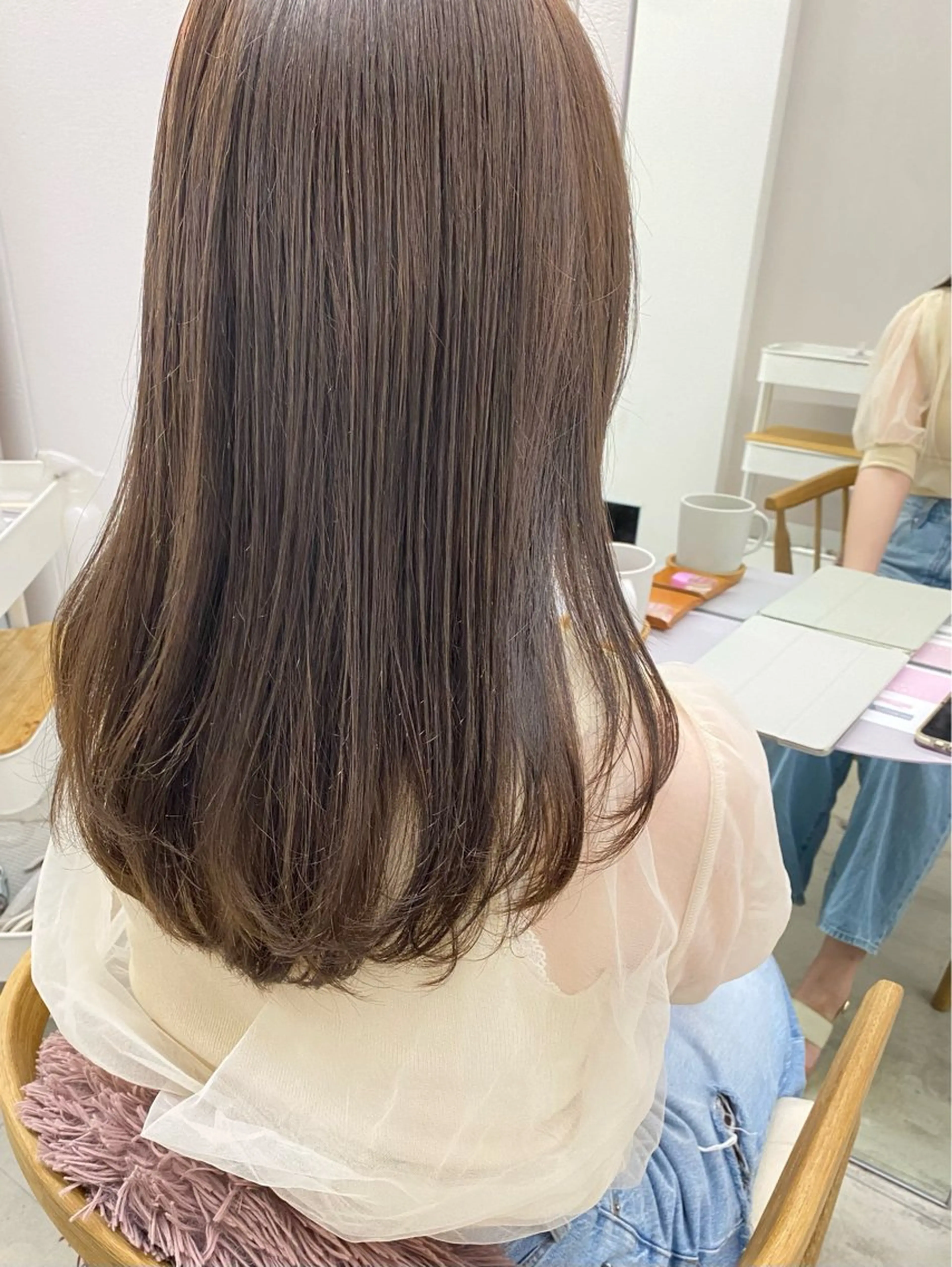 ロング カラー アッシュ ベージュカラー グレージュ レイヤーカット カット トリートメント erika /韓国ヘアのヘアスタイル