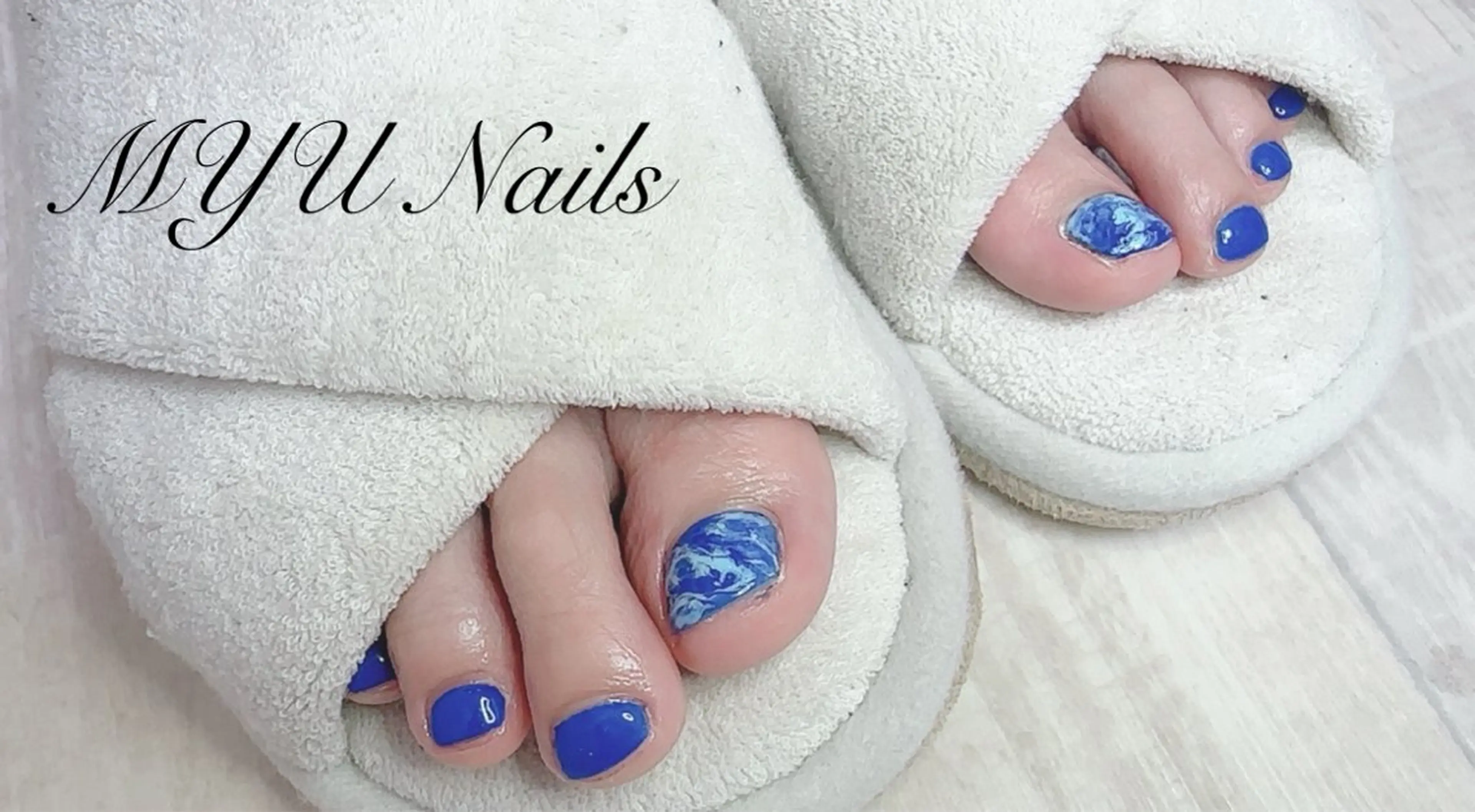 ネイル フットネイル ジェルネイル 持ち込み パラジェル フットネイル ニュアンスネイル🌈 MYU Nailsのネイルデザイン