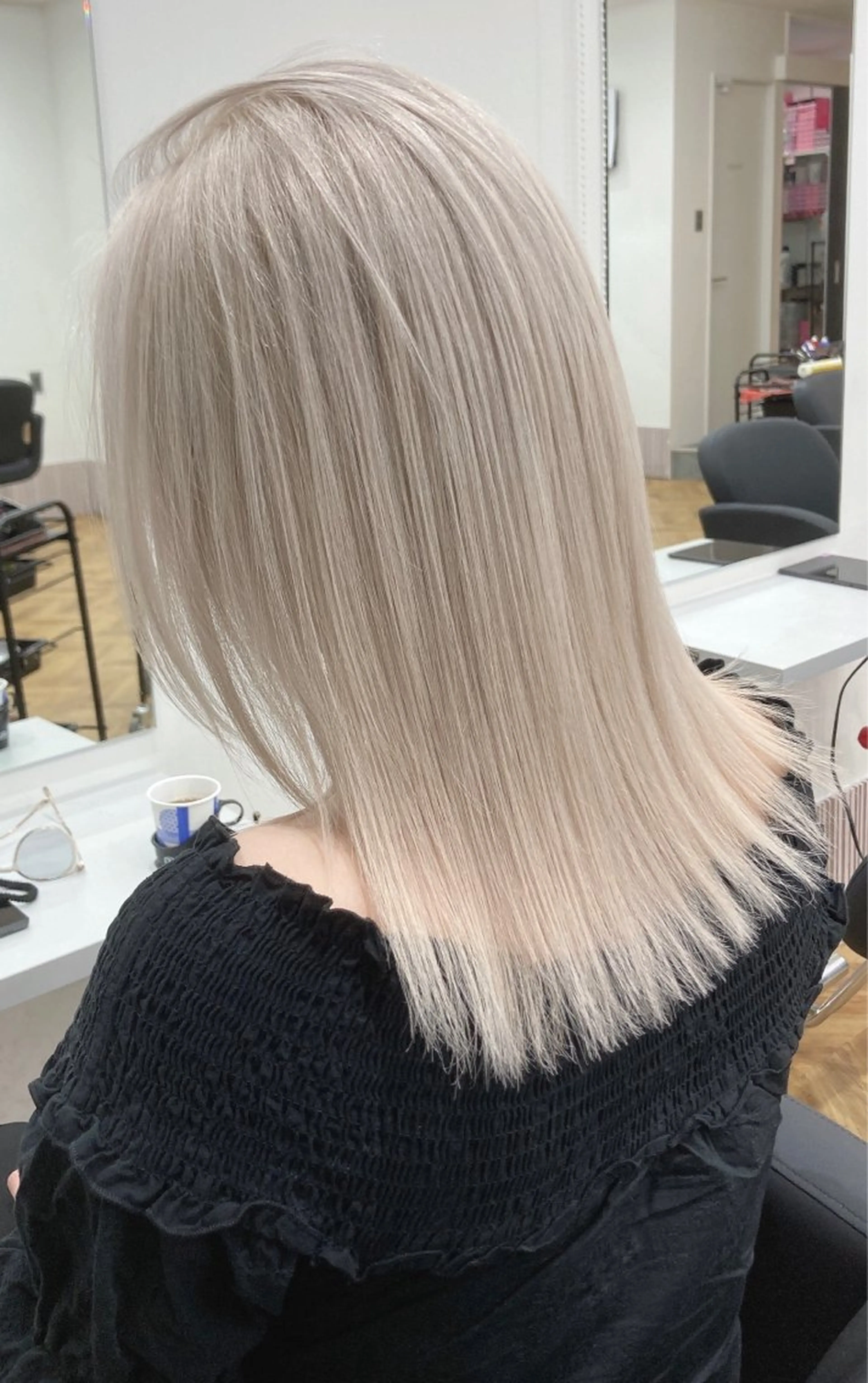 セミロング カラー ✨美髪矯正×髪質改善 🍎カイト🍎渋谷のヘアスタイル