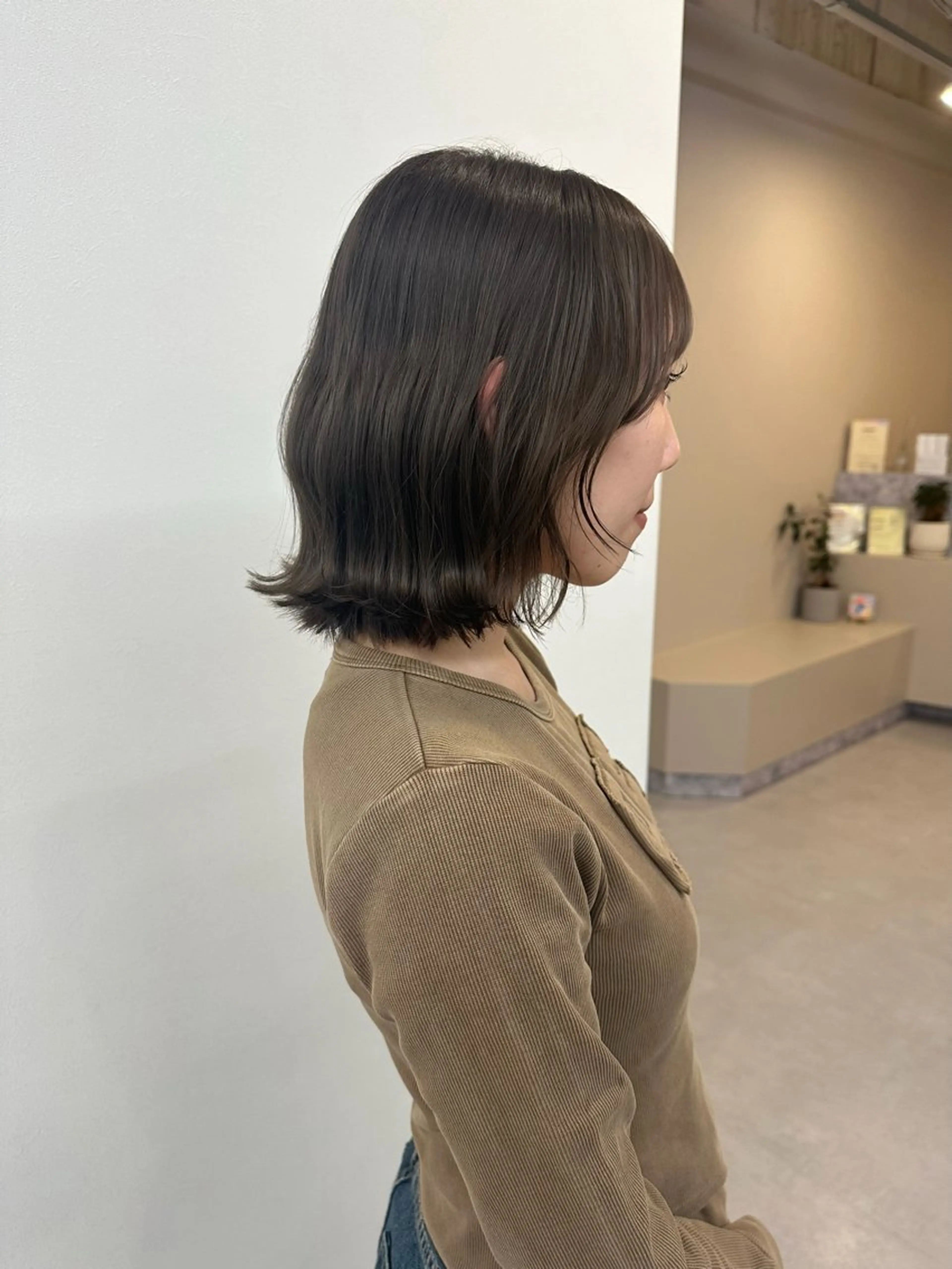 ミディアム カラー ベージュカラー ブリーチ オリーブベージュ 🌼透明感艶カラー オリーブ🌼河村咲のヘアスタイル