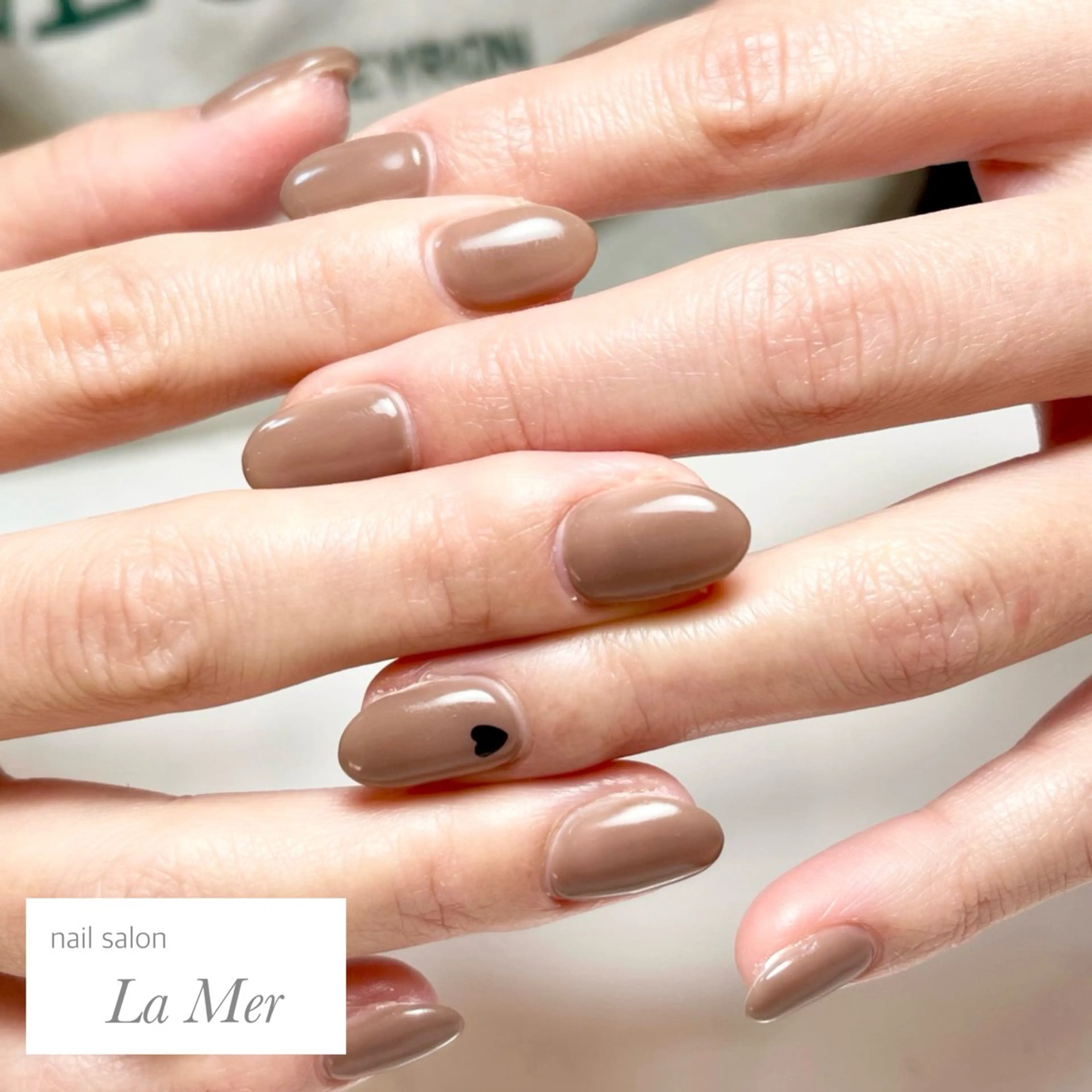 ネイル ブラウン ハート ワンカラーネイル シンプルネイル バレンタイン nailsalon La Merのネイルデザイン
