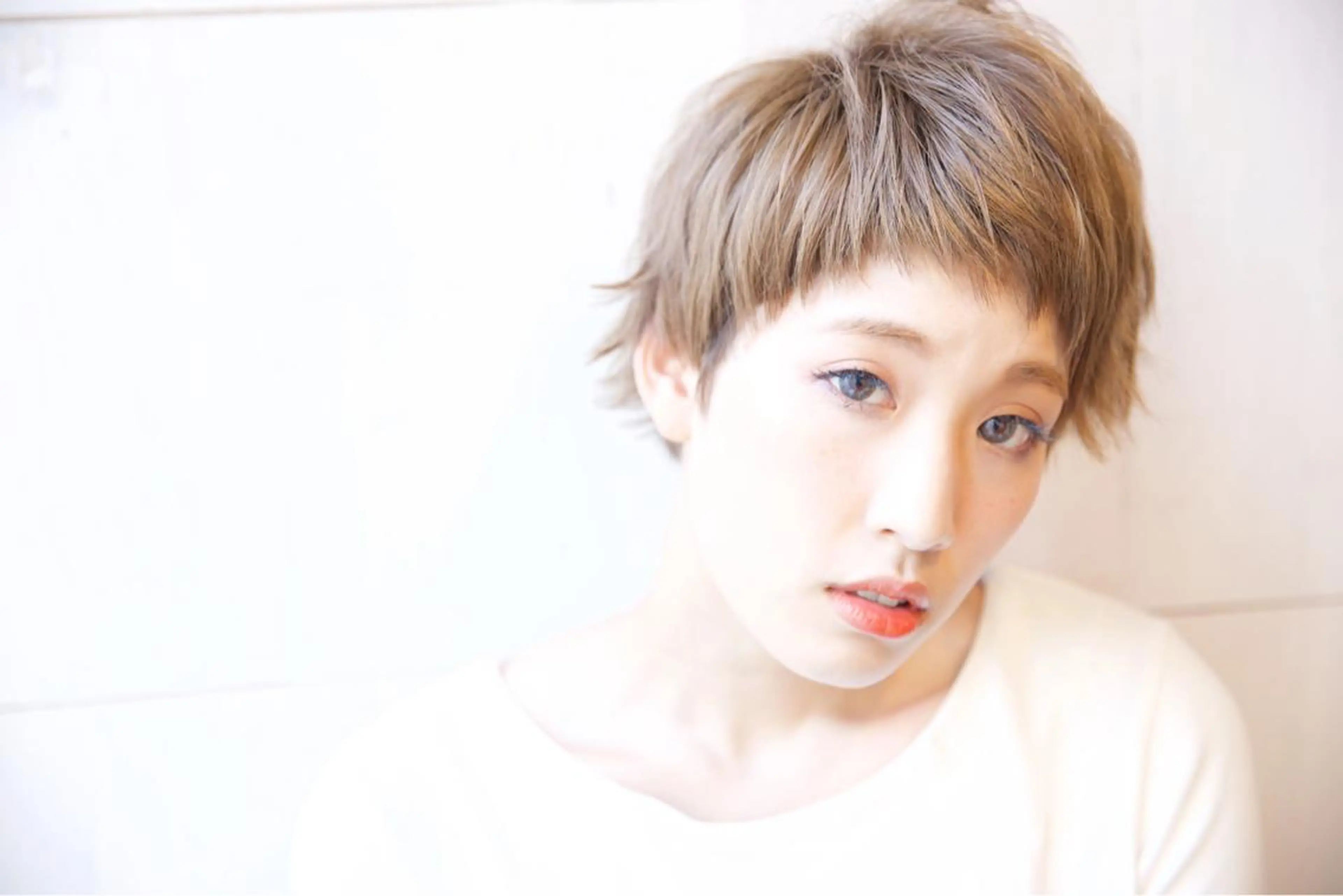 ショート カラー ハイトーンカラー attrait(アトレ)藤沢所属・高瀬 信幸のヘアスタイル