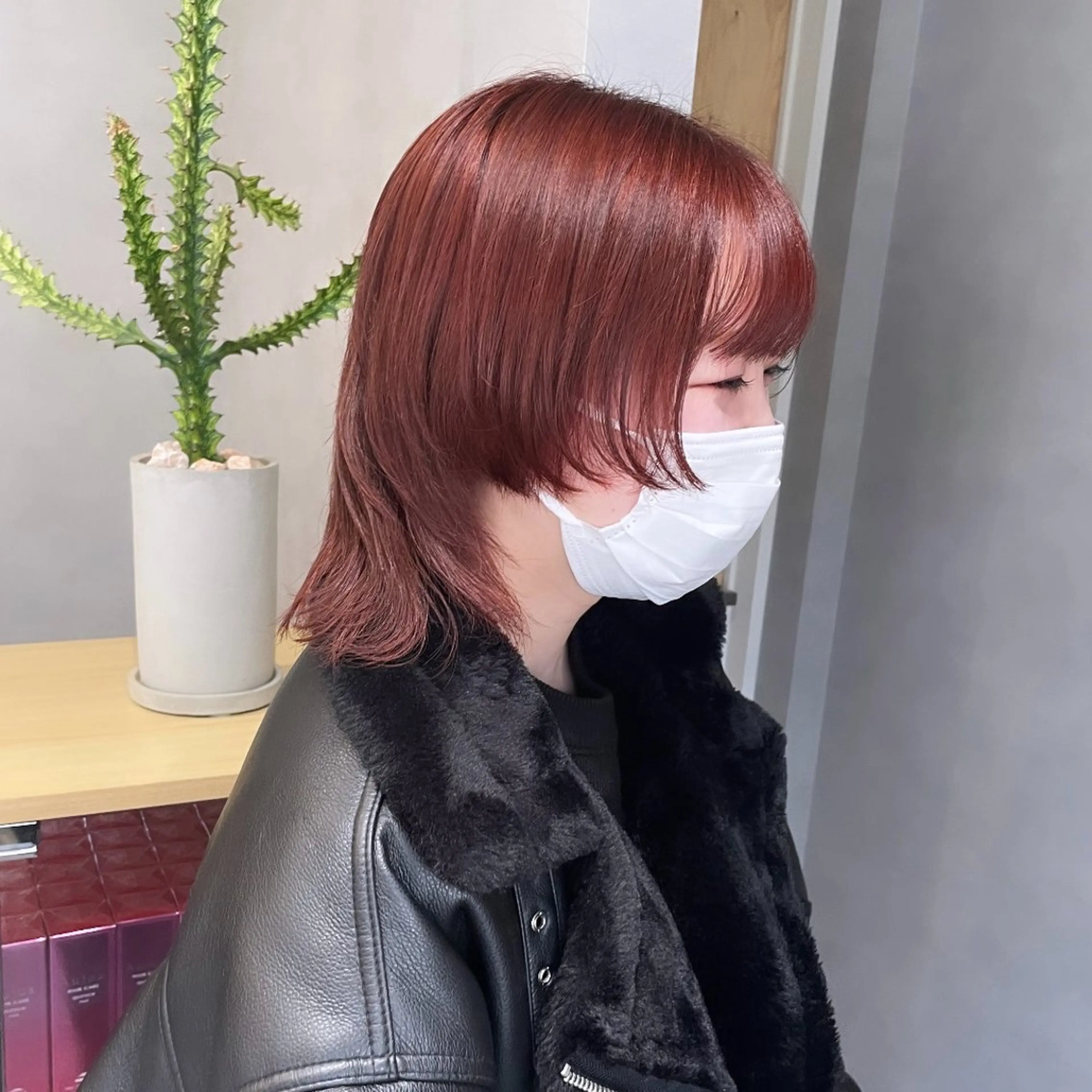 ミディアム カラー ブリーチ ブリーチなしカラー レッドカラー Rui/透明感カラー 暖色/レイヤーカットのヘアスタイル