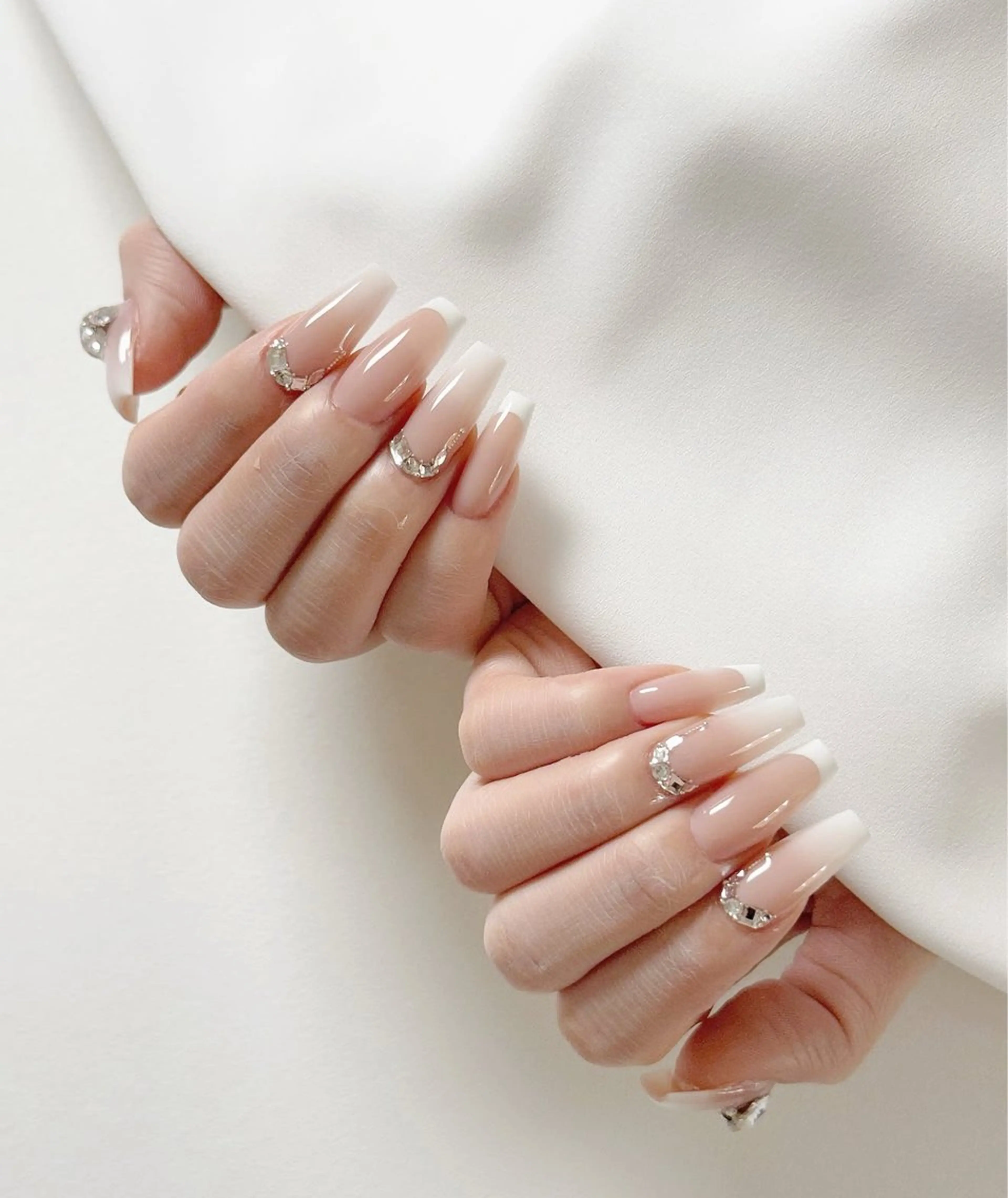 ネイル キラキラネイル マグネットネイル ぷっくりネイル 春ネイル ワンホンネイル ハンドネイル Lyna 池袋のネイルデザイン