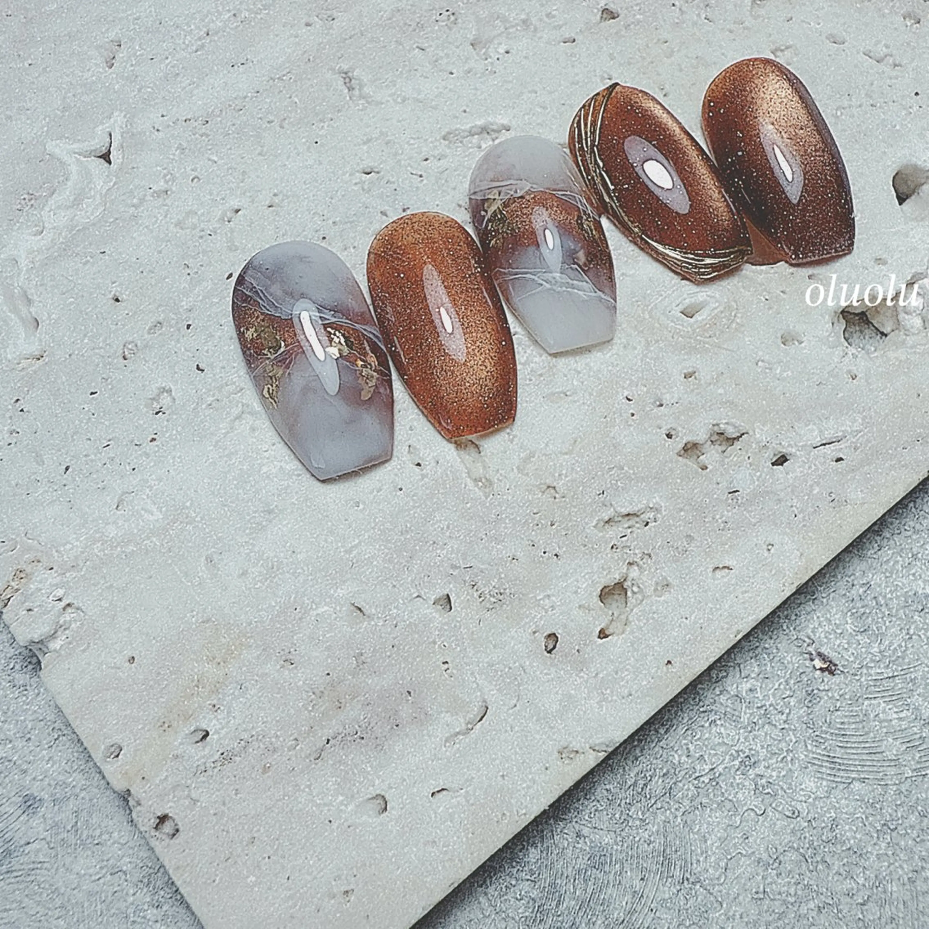 ネイル アートネイル ブラウン フラッシュネイル ジェルネイル マグネットネイル ハンドネイル 大村 紬華のネイルデザイン