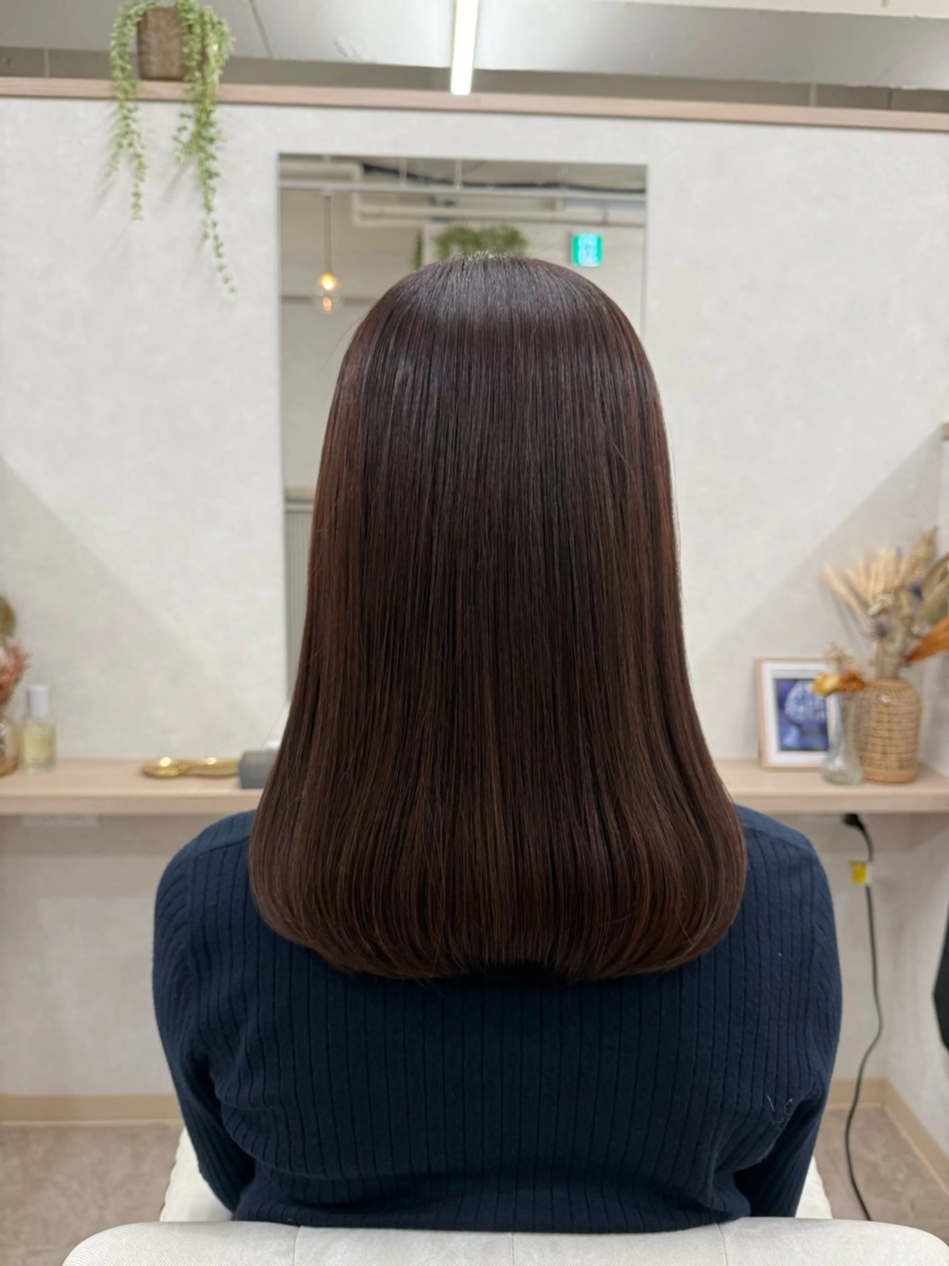セミロング カラー 炭屋 波音のヘアスタイル