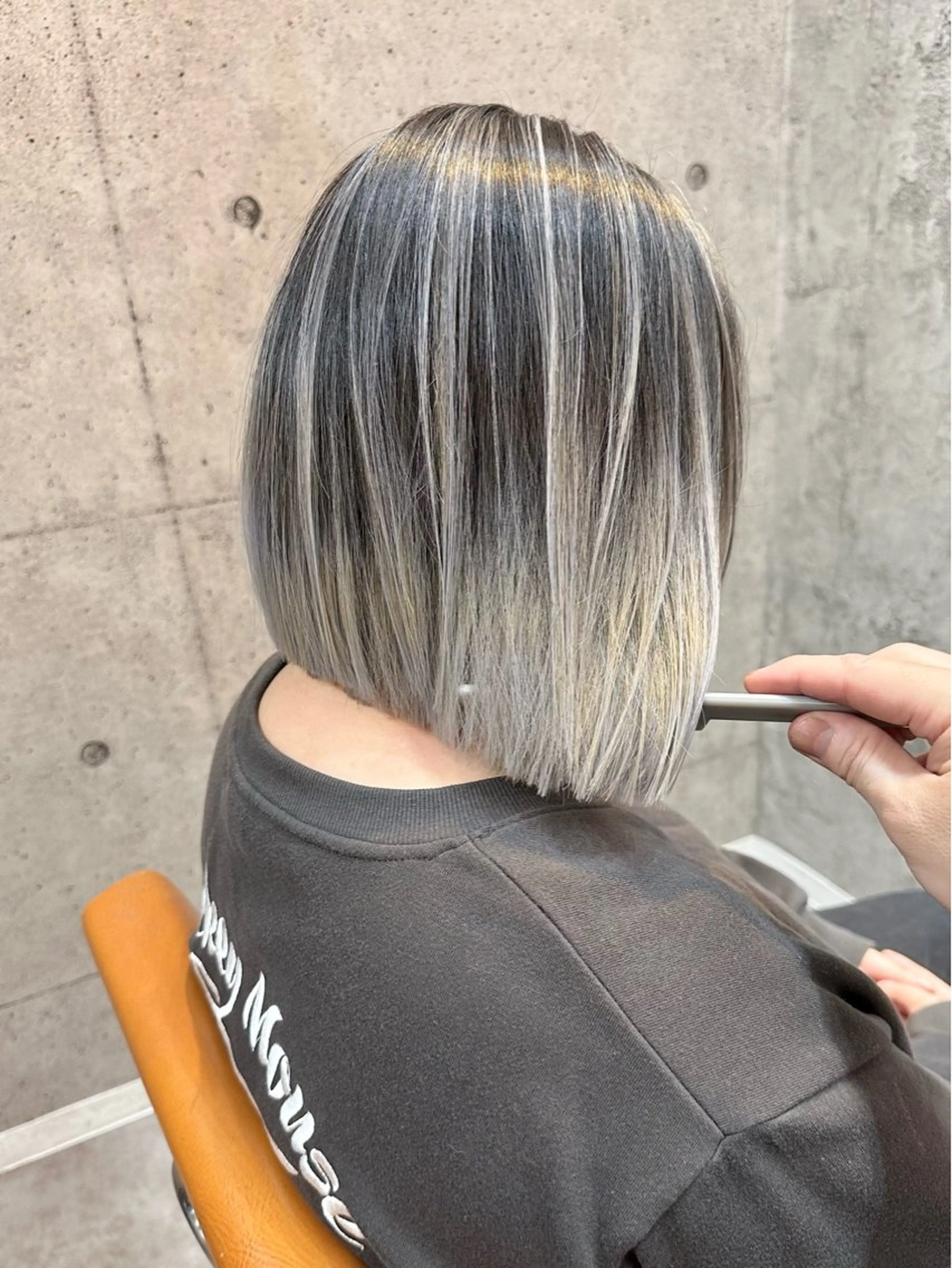 ミディアム レイヤーカット ヘアカラー 🔷ブリーチバレイヤ ージュ🔷飯野達也のヘアスタイル