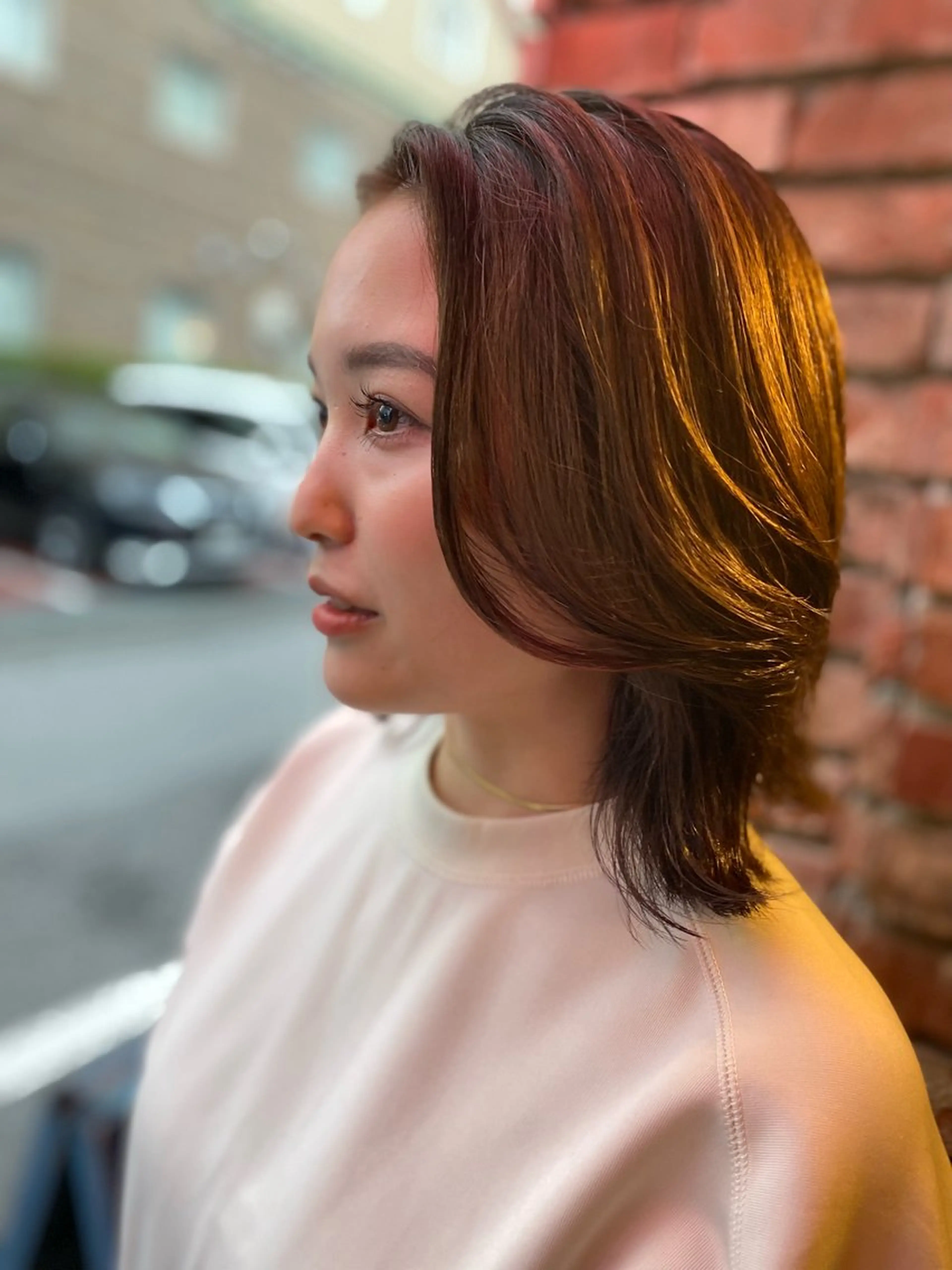 ミディアム アッシュ レイヤーカット 外ハネヘア 高塩翔大 髪質改善のヘアスタイル