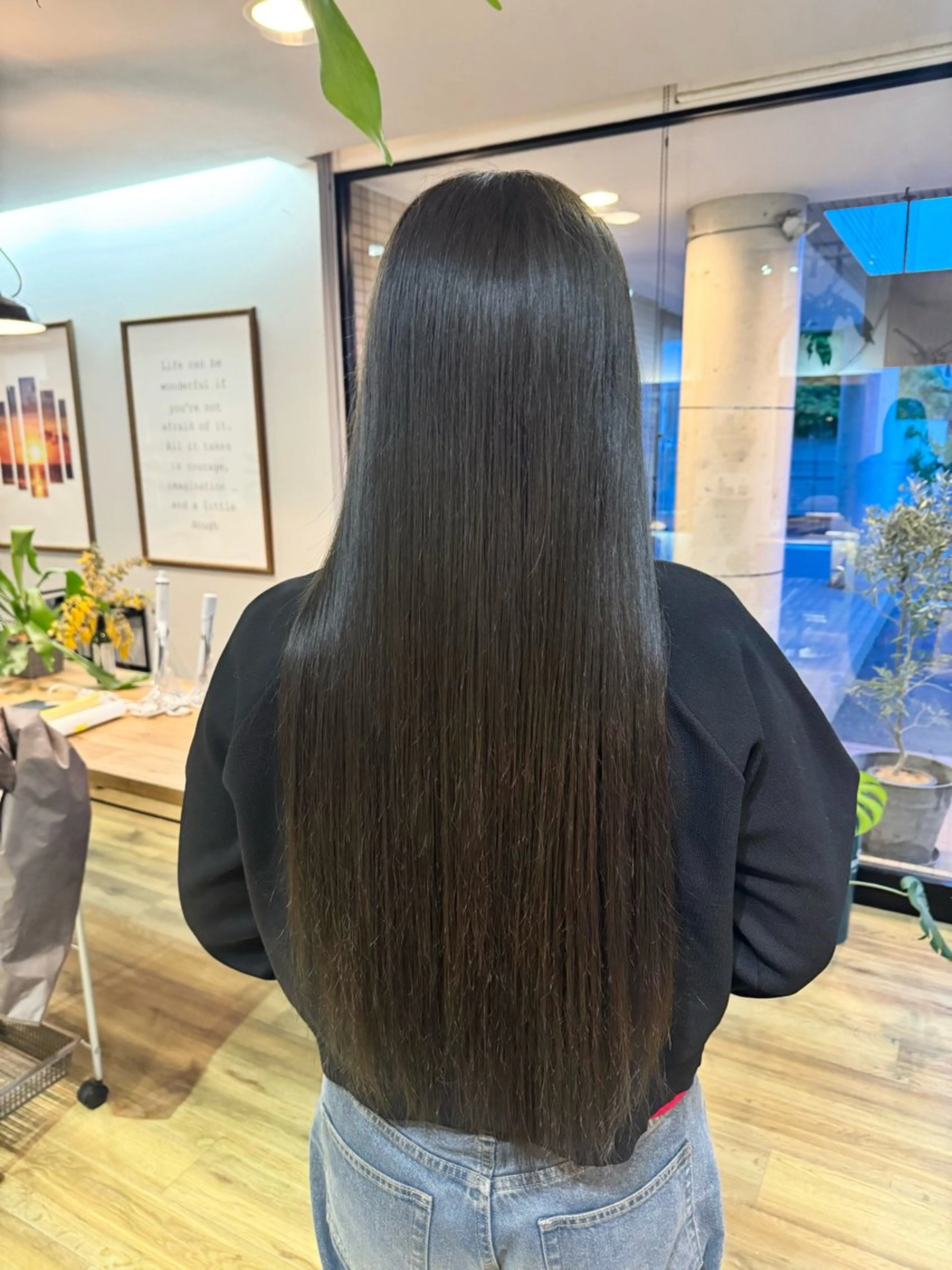 ロング カラー グレージュ オリーブグレージュ オリーブグレー ヘアカラー トリートメント ツキダテ ユイのヘアスタイル