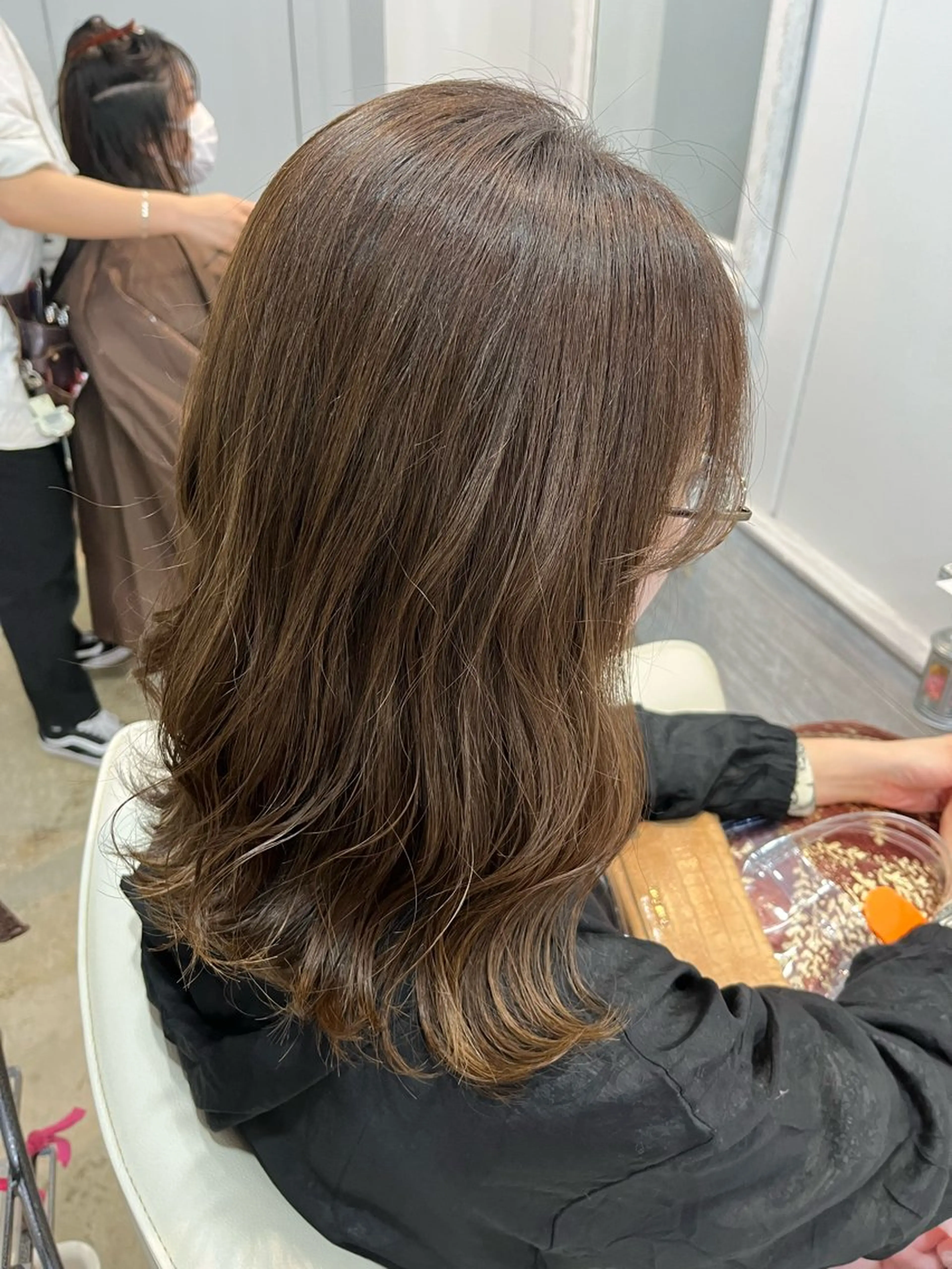 ミディアム パーマ ヘアカラー トリートメント 暗髪ツヤ感カラー🌼 いしいゆうこのヘアスタイル