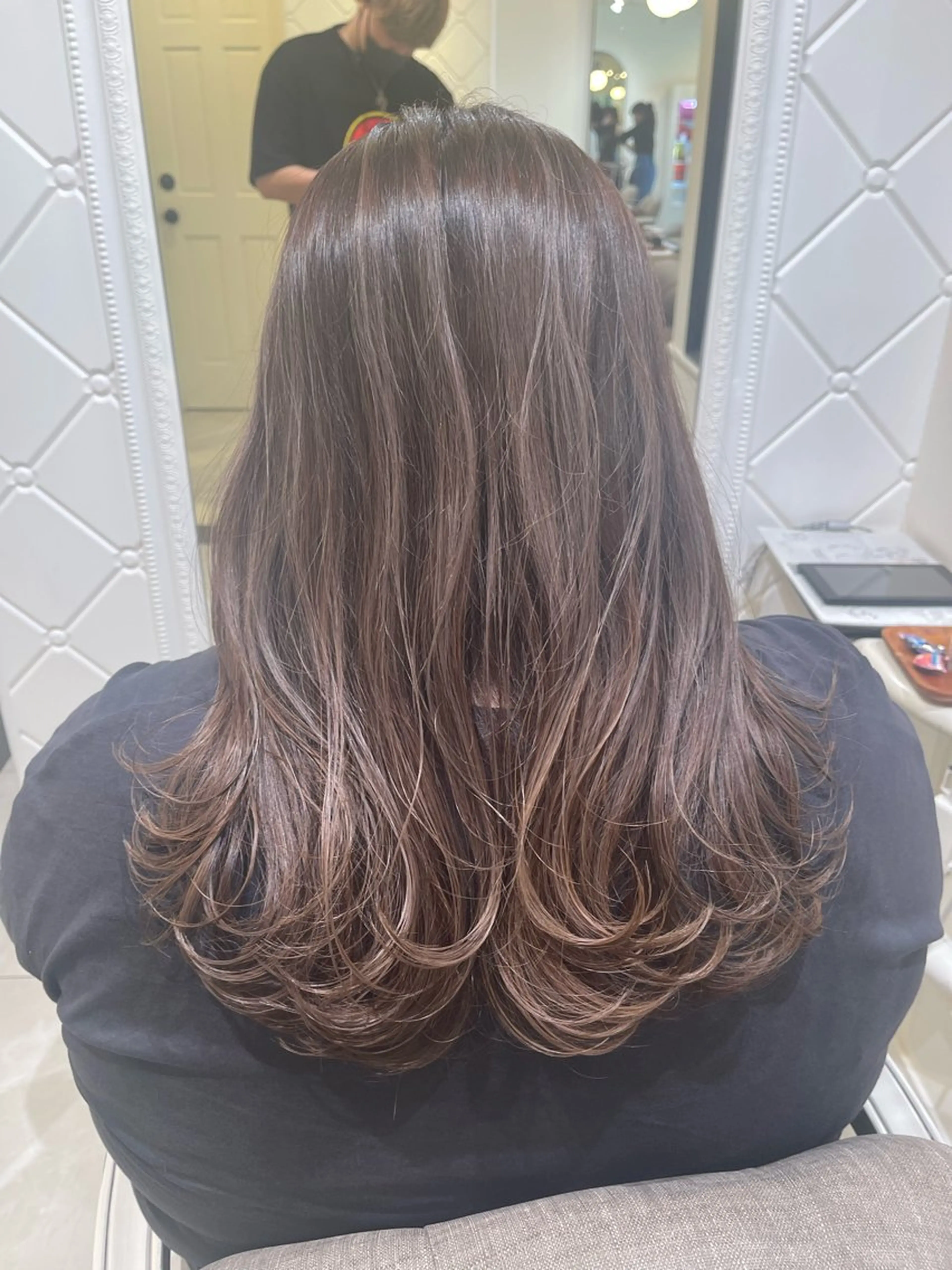 ロング カラー 濱田輝レイヤー 韓国風 ハイトーンのヘアスタイル