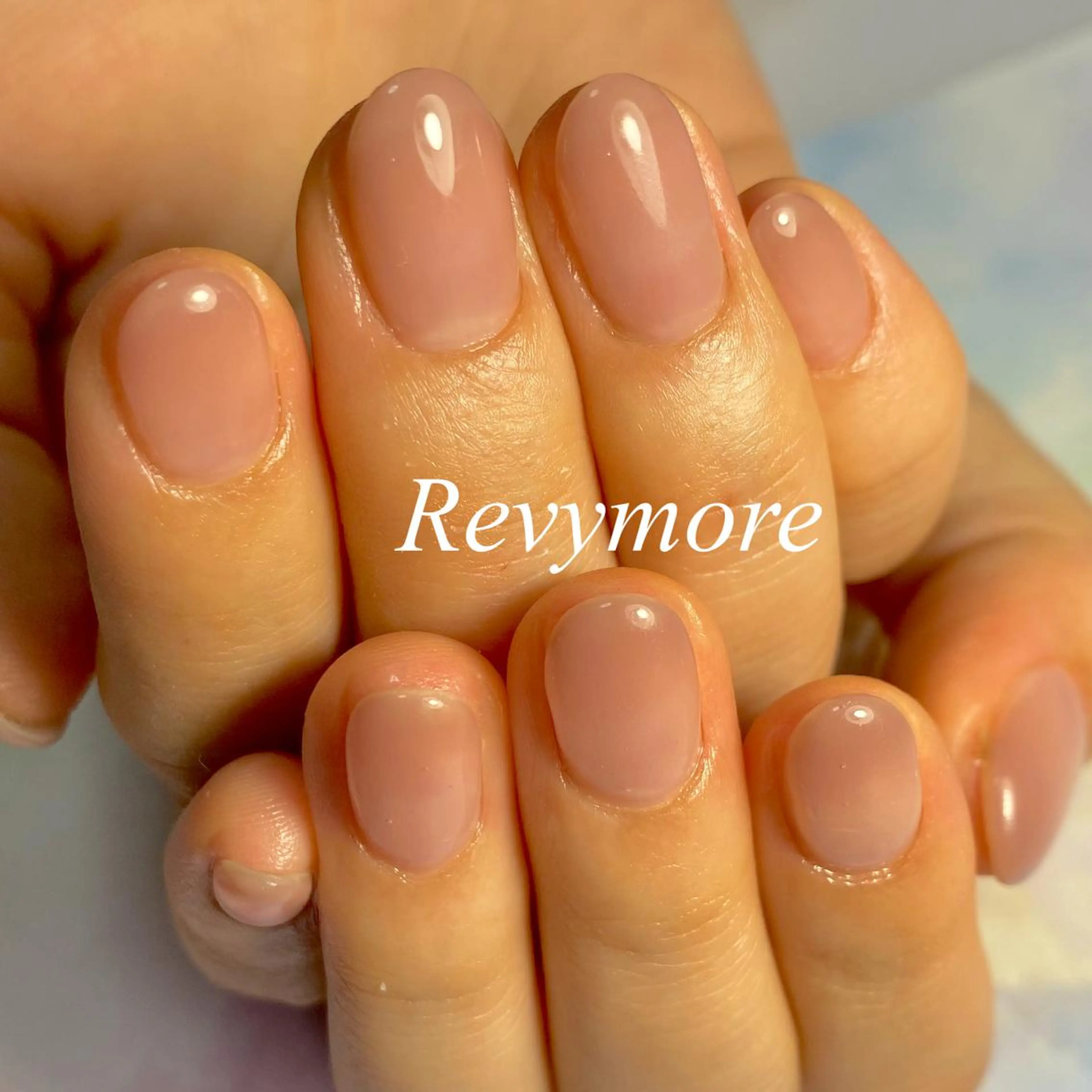 ミディアム ネイル ジェルネイル グラデーション ニュアンスネイル オフィスネイル シンプルネイル nail salon Revymore所属・nail salon Revymoreのネイルデザイン