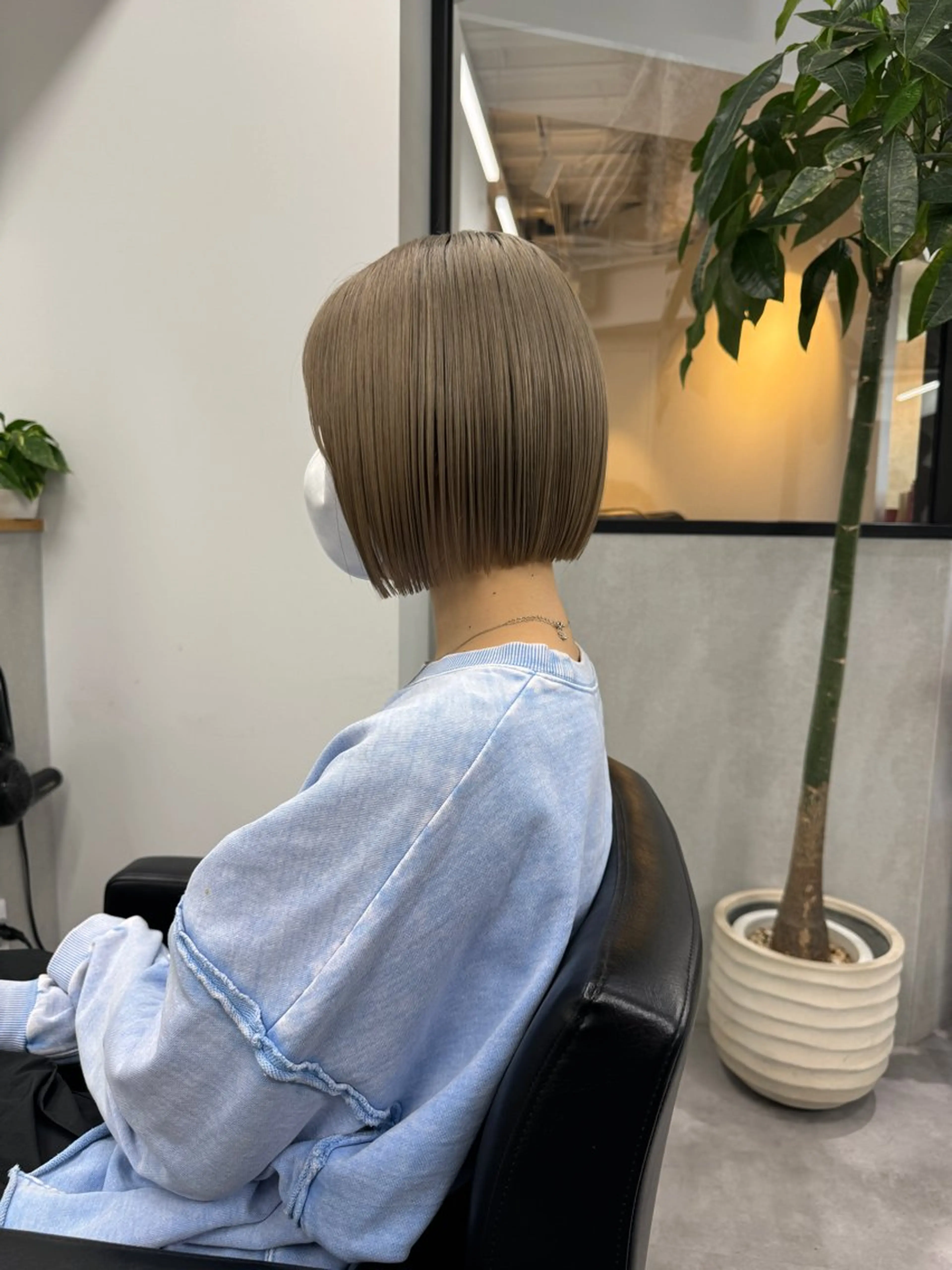 ミディアム ヘアカラー トリートメント 切りっぱなしボブ レイヤー/縮毛矯正のヘアスタイル