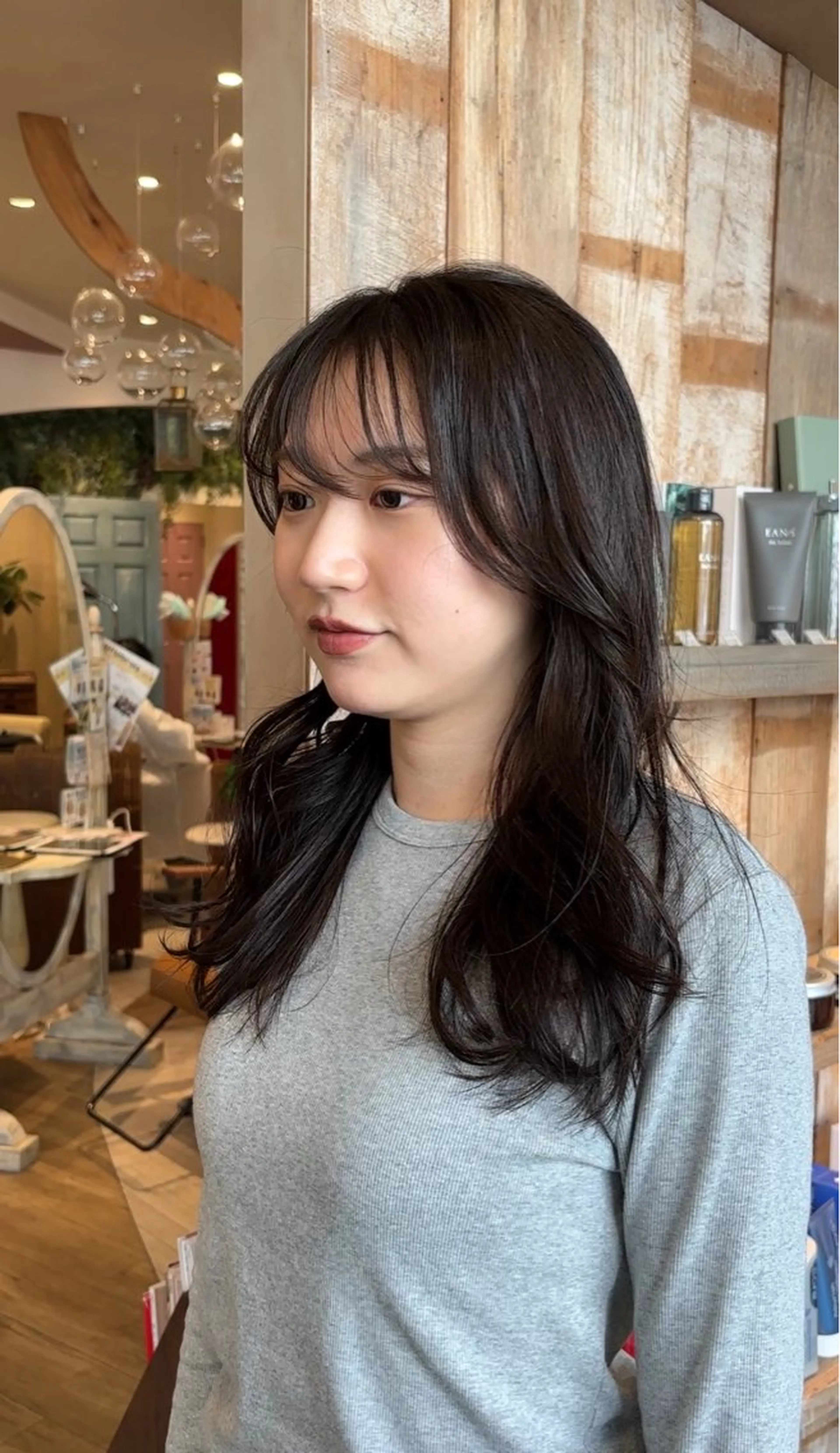 セミロング カラー 顔まわりレイヤー 顔周りカット レイヤーカット シースルーバング カット ヘアカラー トリートメント レイヤーカット✨ 艶髪藤野のヘアスタイル