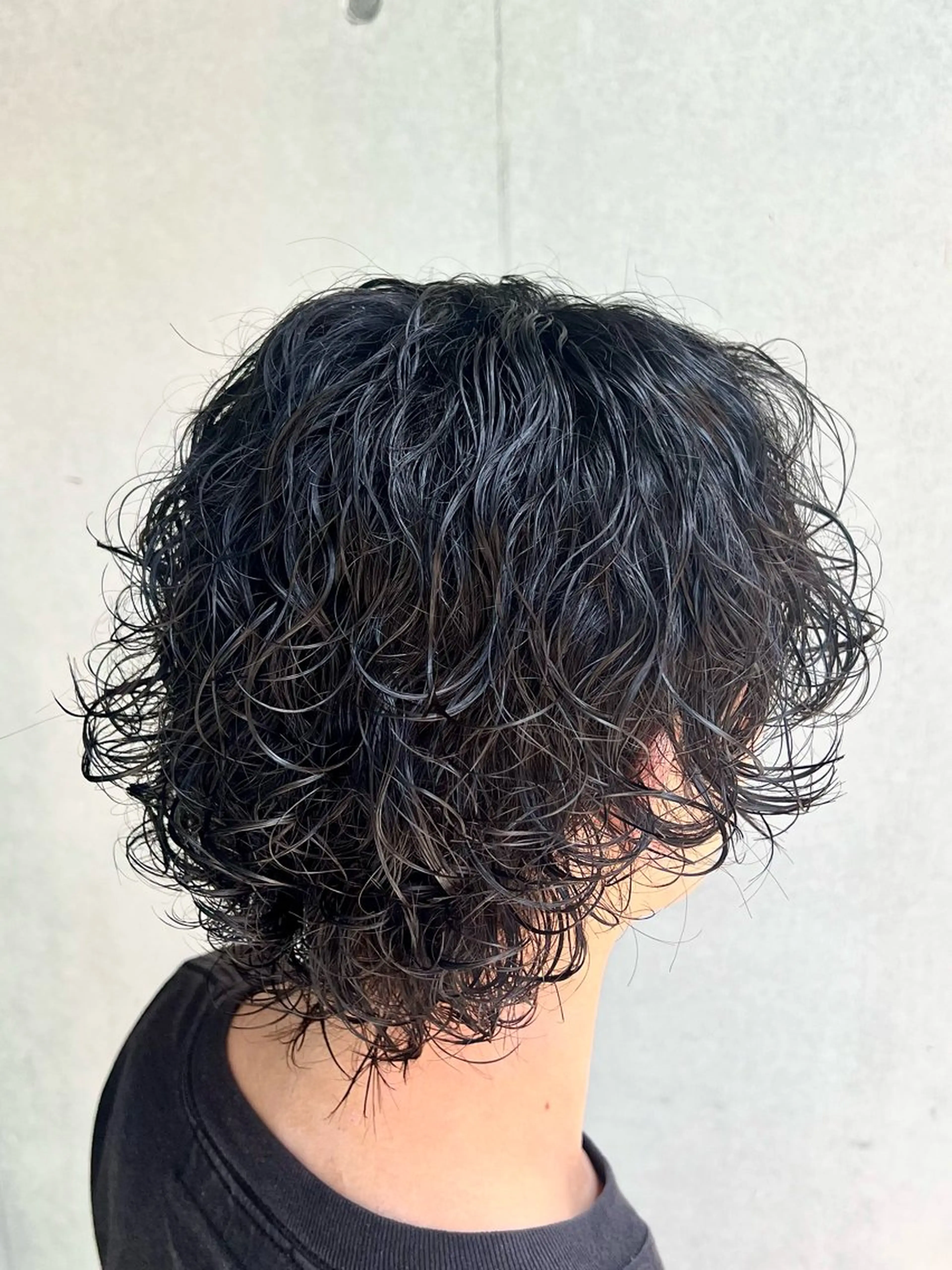 ミディアム パーマ メンズ カット パーマ 湘南のパーマ職人 🔥清水琉葵🔥のヘアスタイル