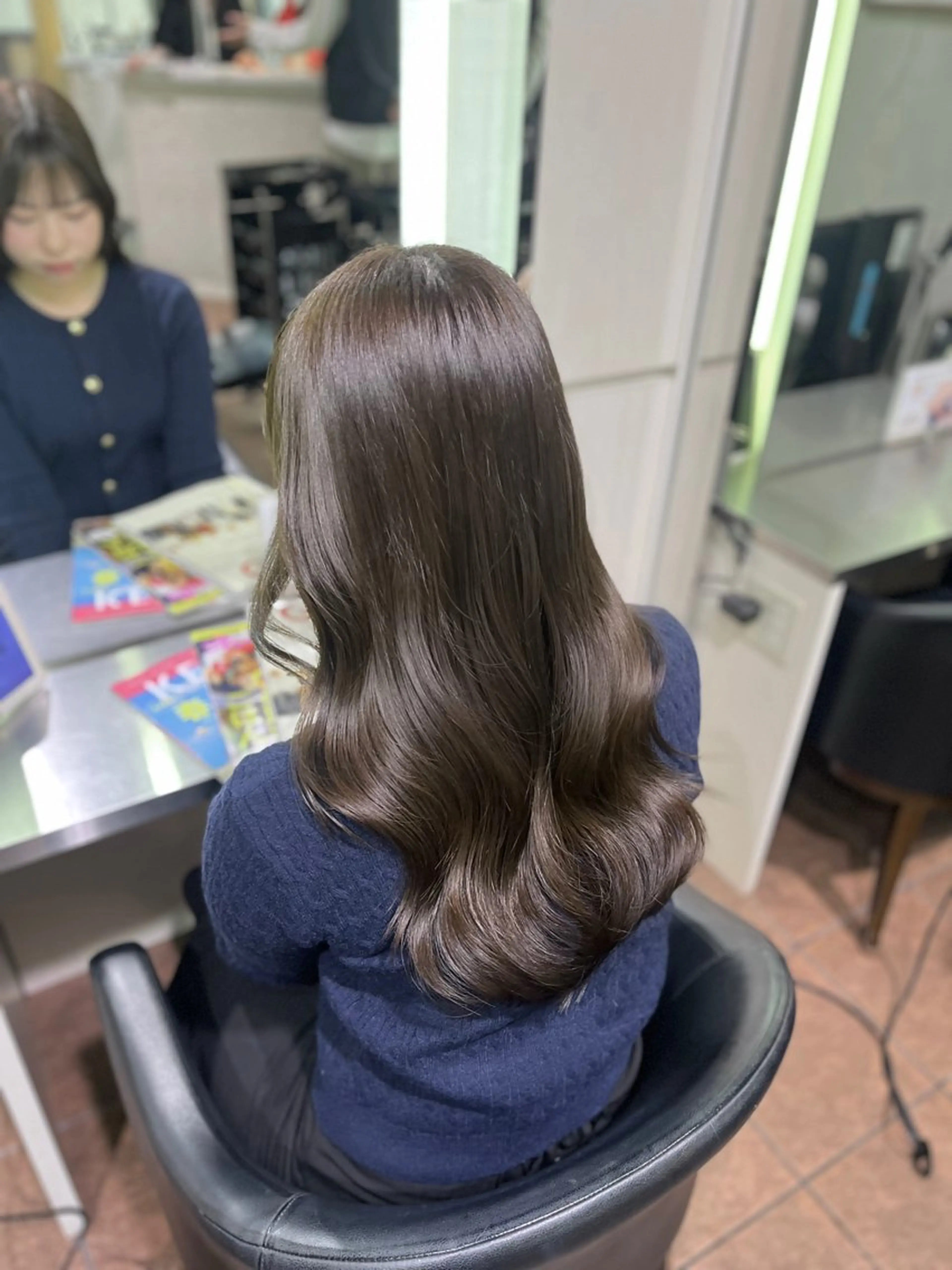 ロング カラー グレージュ オリーブグレージュ オリーブグレー カット ヘアカラー 都築 明日香のヘアスタイル