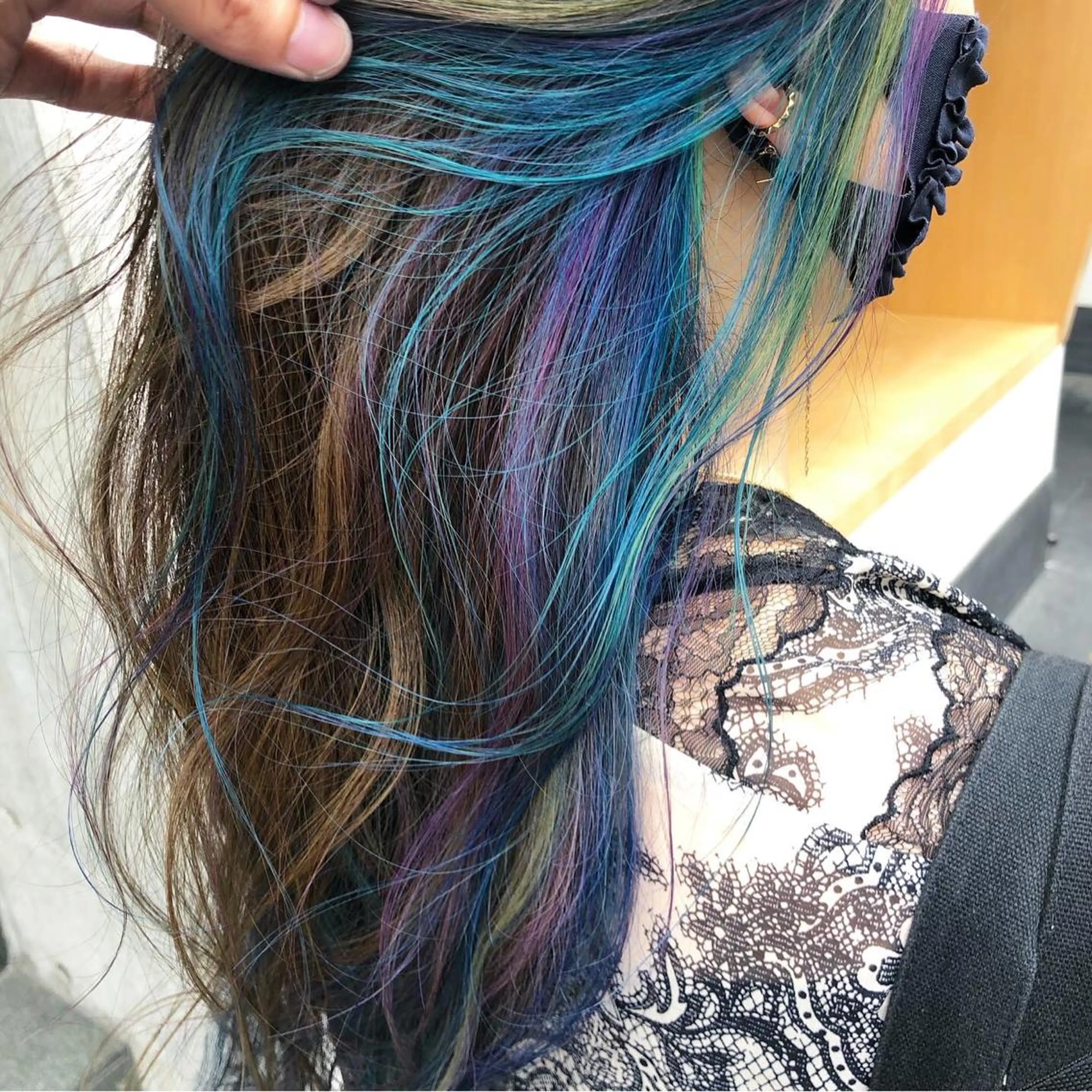 ロング カラー イヤリングカラー カット ヘアカラー トリートメント 原宿サロン代表 デザインカラー伊藤卓のヘアスタイル