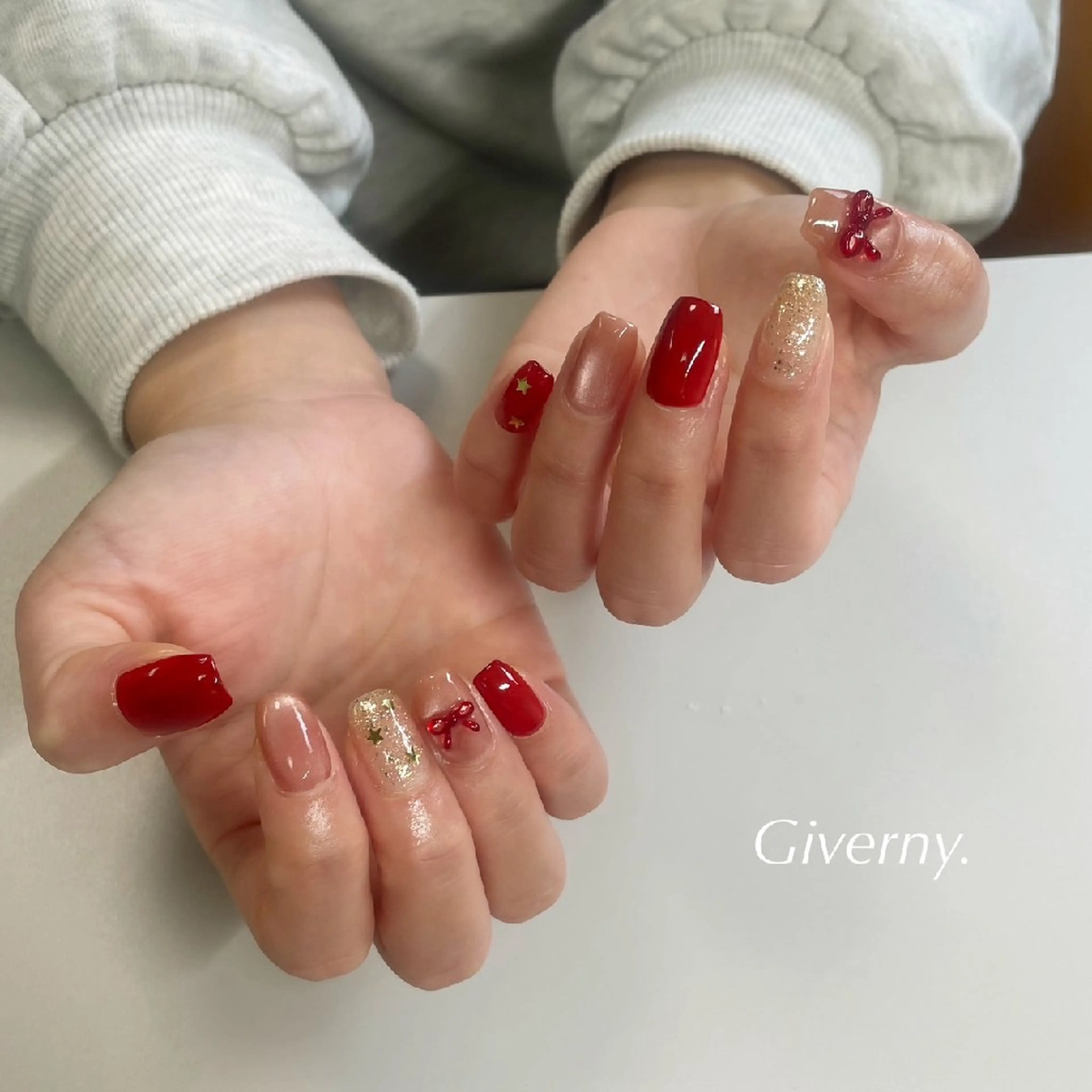 ネイル ボルドー マグネットネイル 赤色 冬ネイル ハンドネイル Giverny .のネイルデザイン