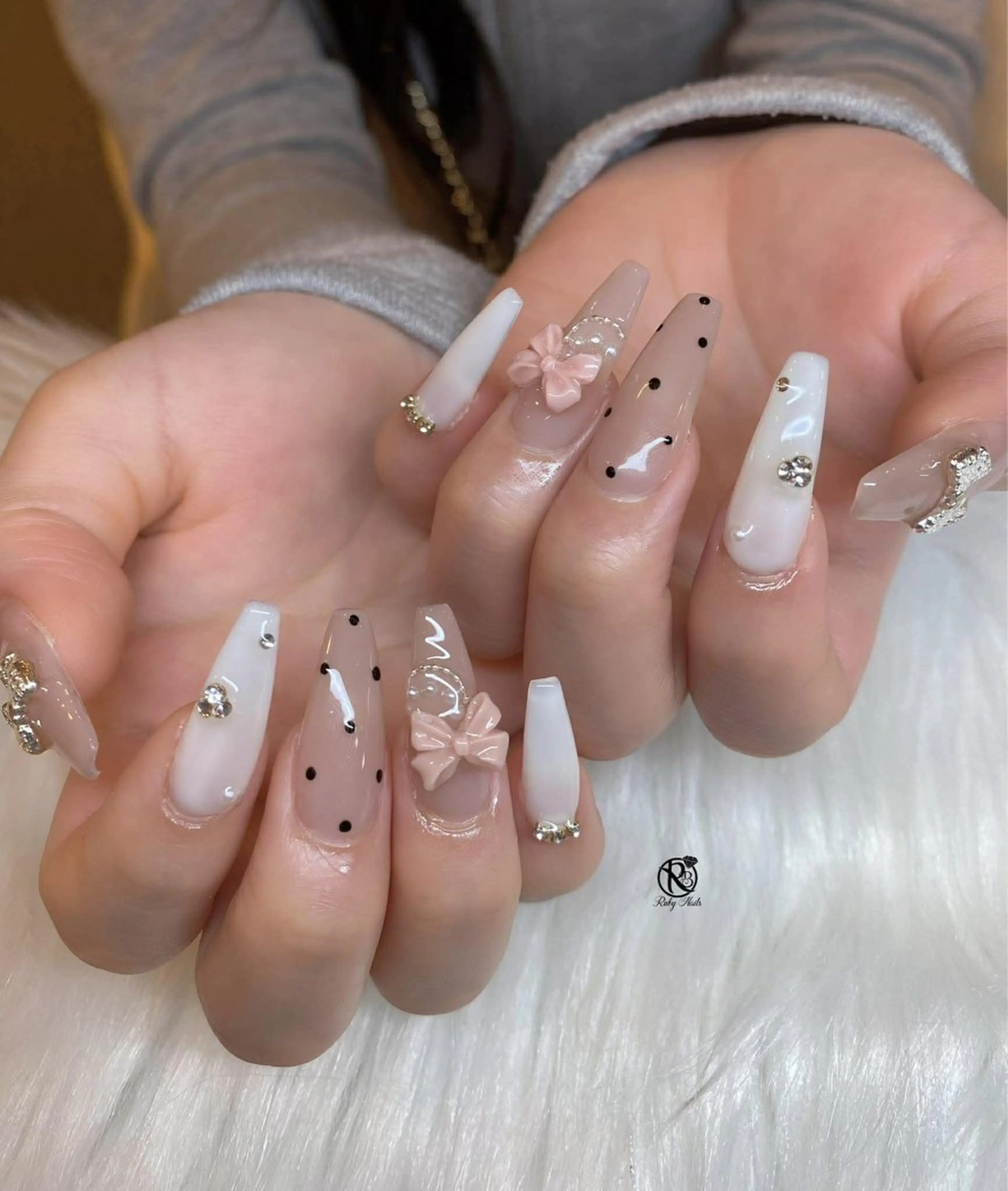 ネイル ボルドー ブラウン チークネイル ドット フットネイル ハンドネイル Ruby Nail 霞ヶ関店のネイルデザイン