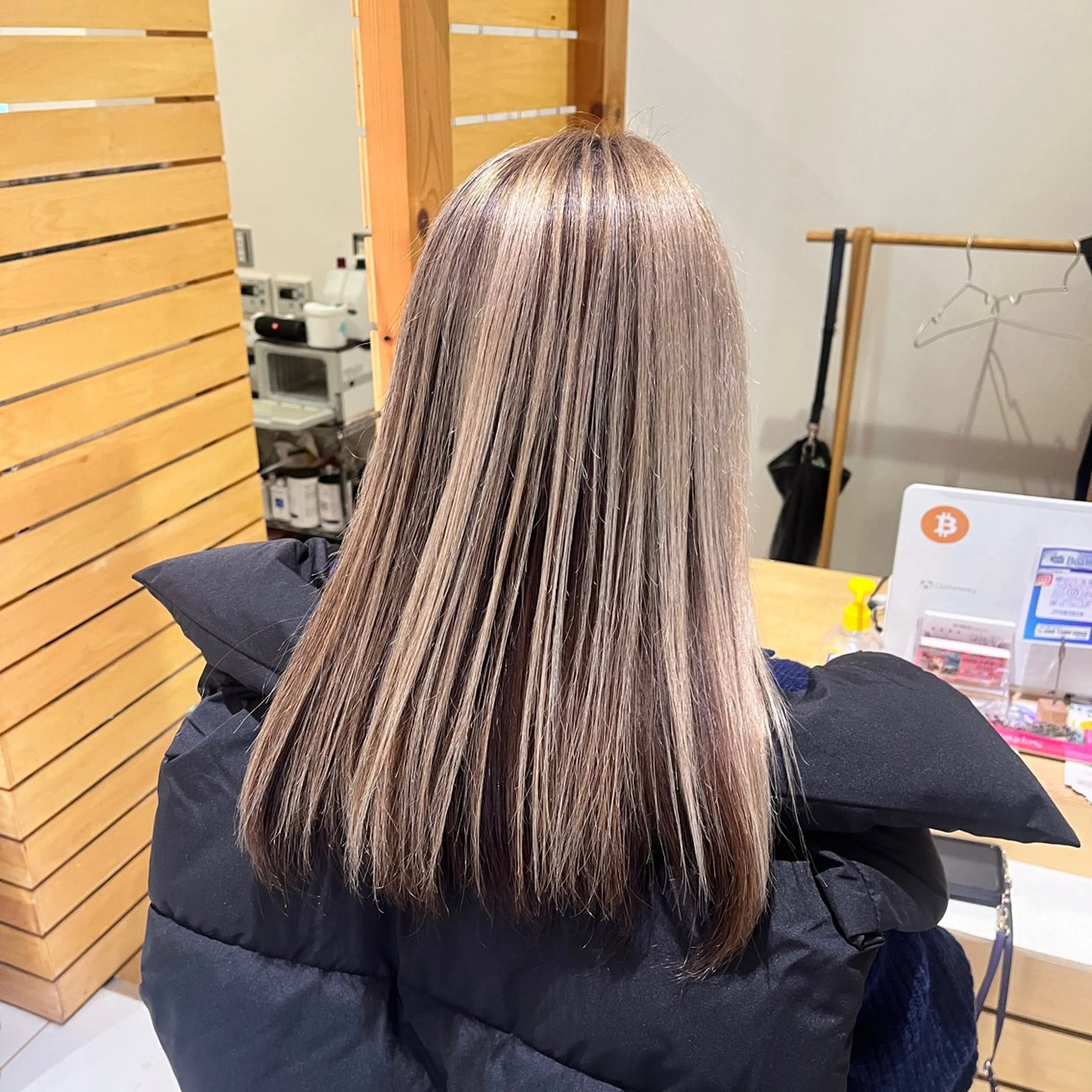 セミロング カラー ブリーチ ✨髪質改善🎨 杉本賢人のヘアスタイル