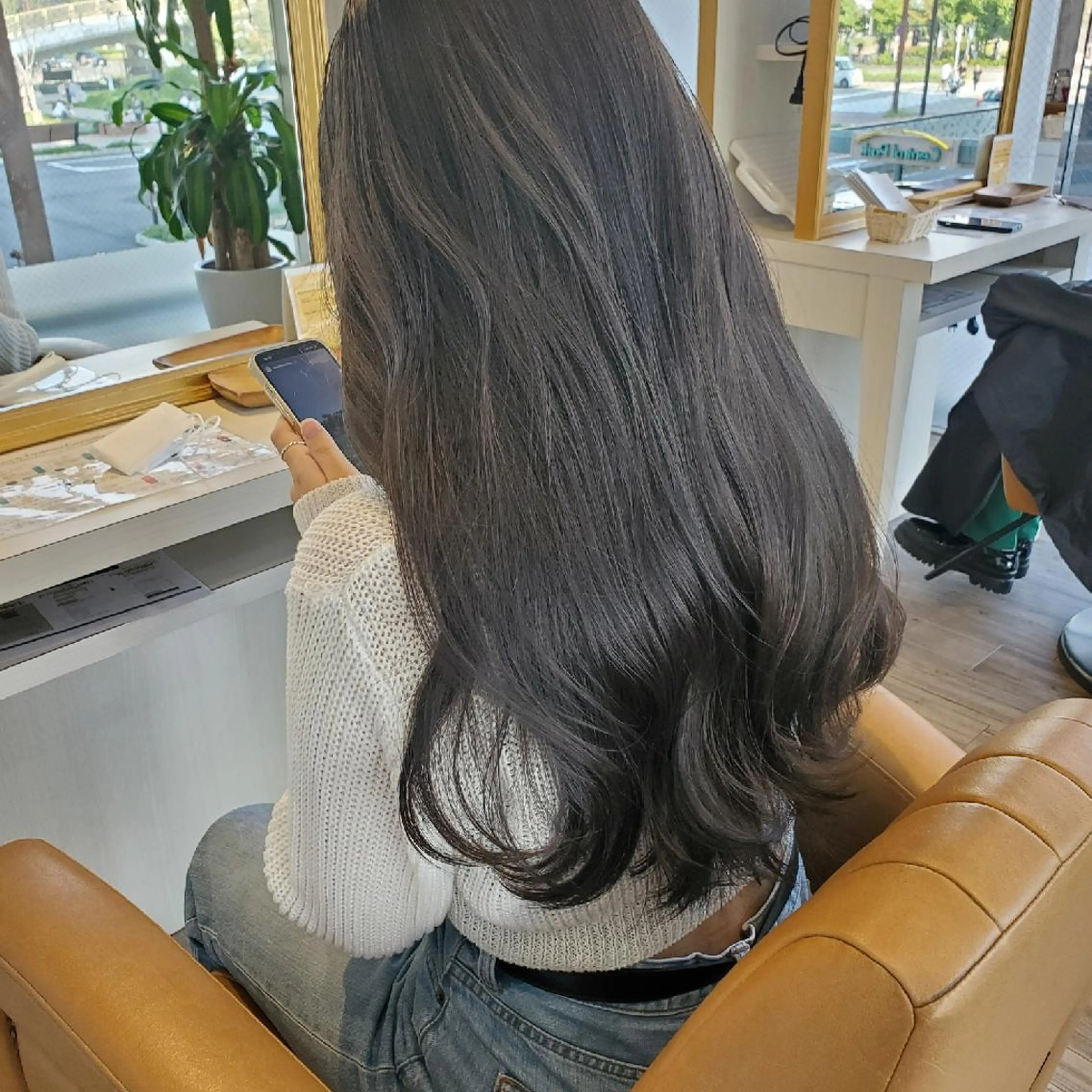 カラー ロング 黒髪 グレーブラック 韓国風ヘア ヘアカラー トリートメント レイヤーカット/ ウルフカット/大橋 のヘアスタイル