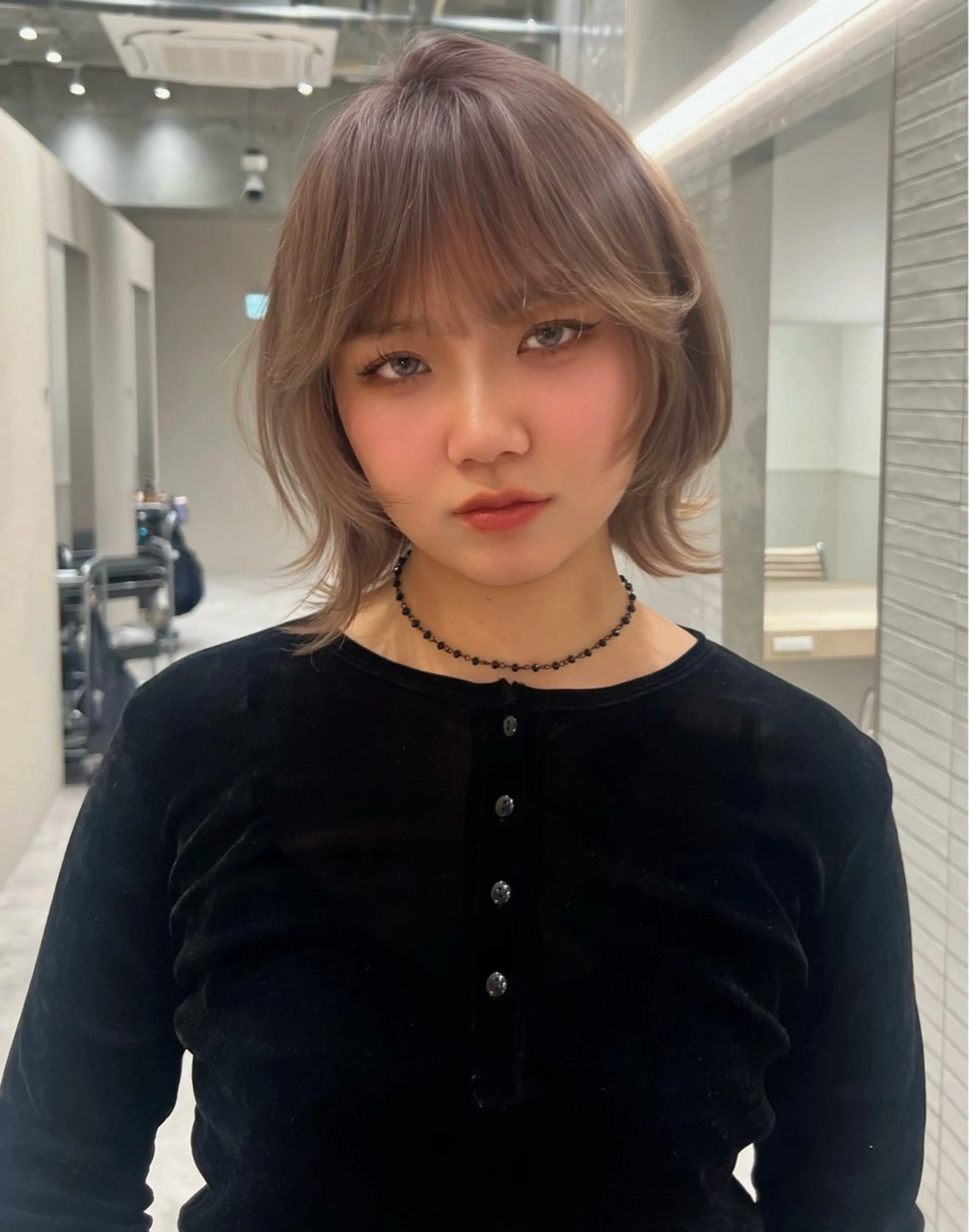 カラー ブリーチ 透明感カラー グレージュ ミルクティーグレージュ 卒業式のヘアスタイル 福岡天神/さや 当日予約空きありのヘアスタイル