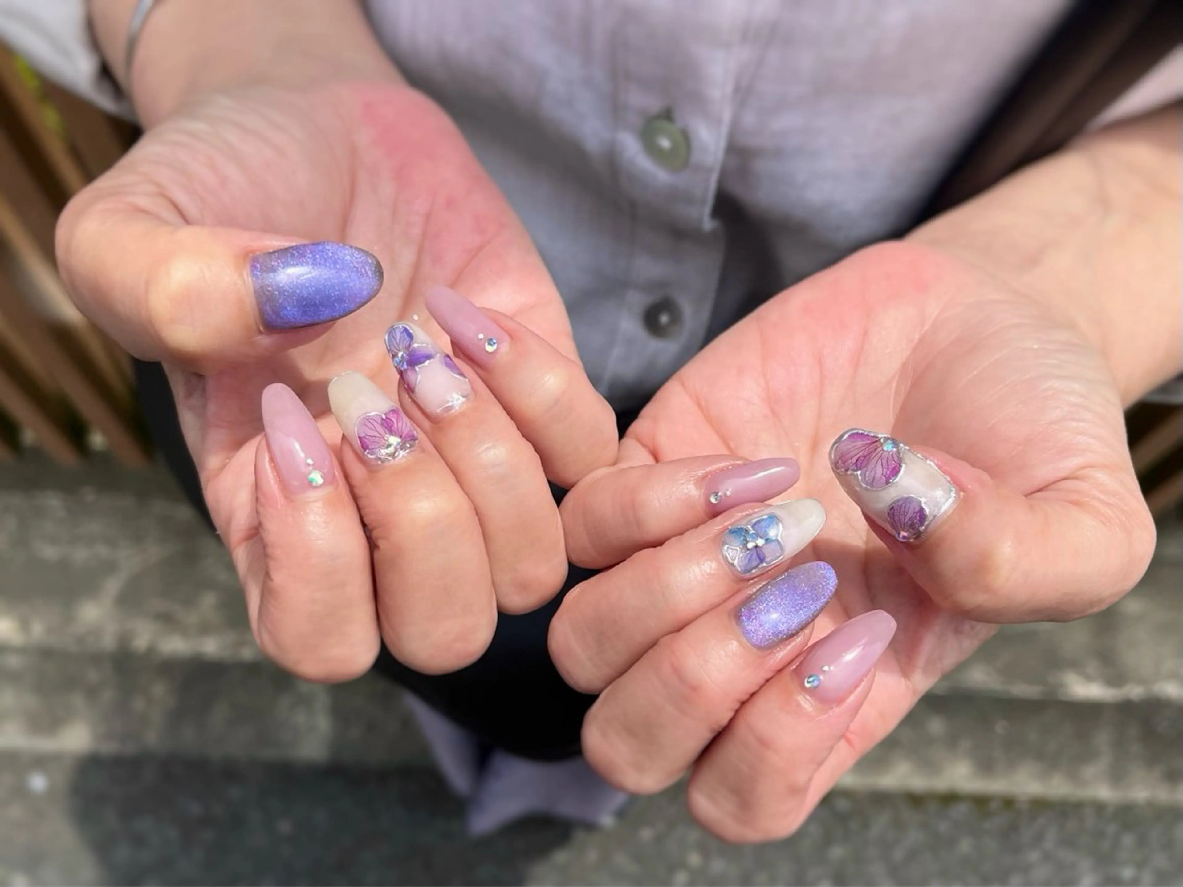 ネイル キラキラネイル マグネットネイル シルバー ハンドネイル Nail salon Cielel⟡Ayaのネイルデザイン
