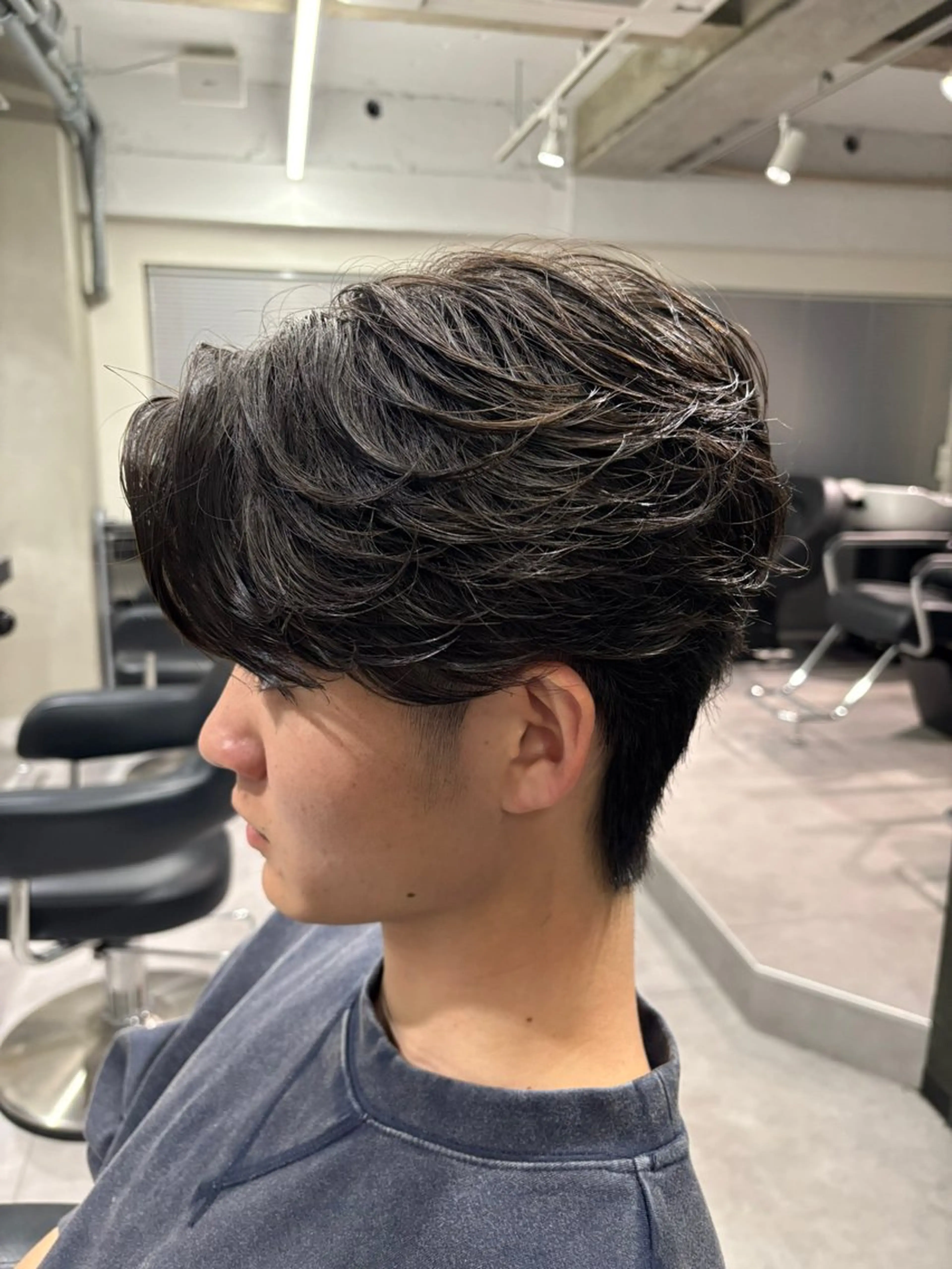 ミディアム パーマ メンズ ミディアムパーマ フェザーパーマ メンズパーマ カット パーマ 🐦🔥フェザーパ ーマ🐦🔥きるやのヘアスタイル