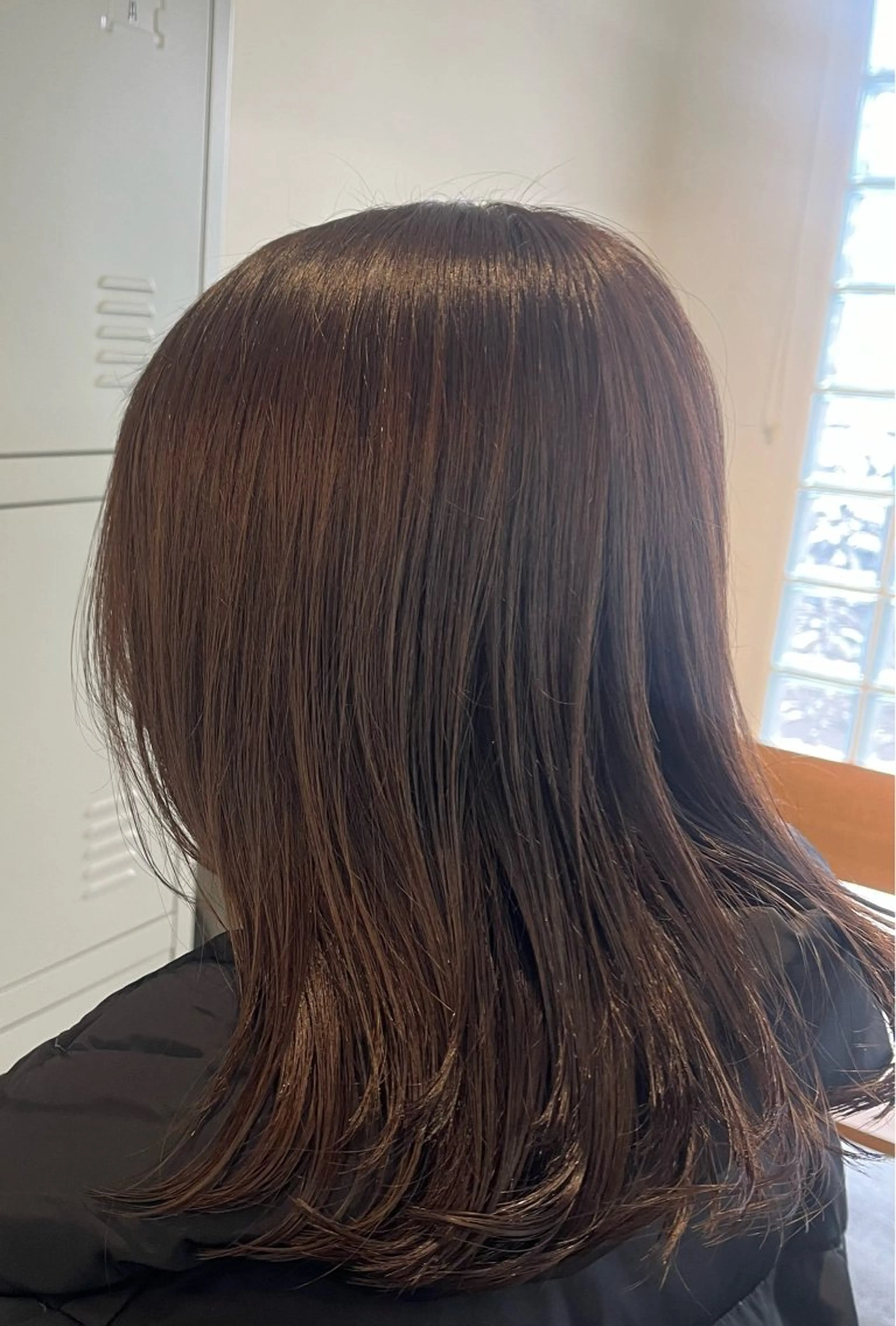 ミディアム サワダ ミナミのヘアスタイル