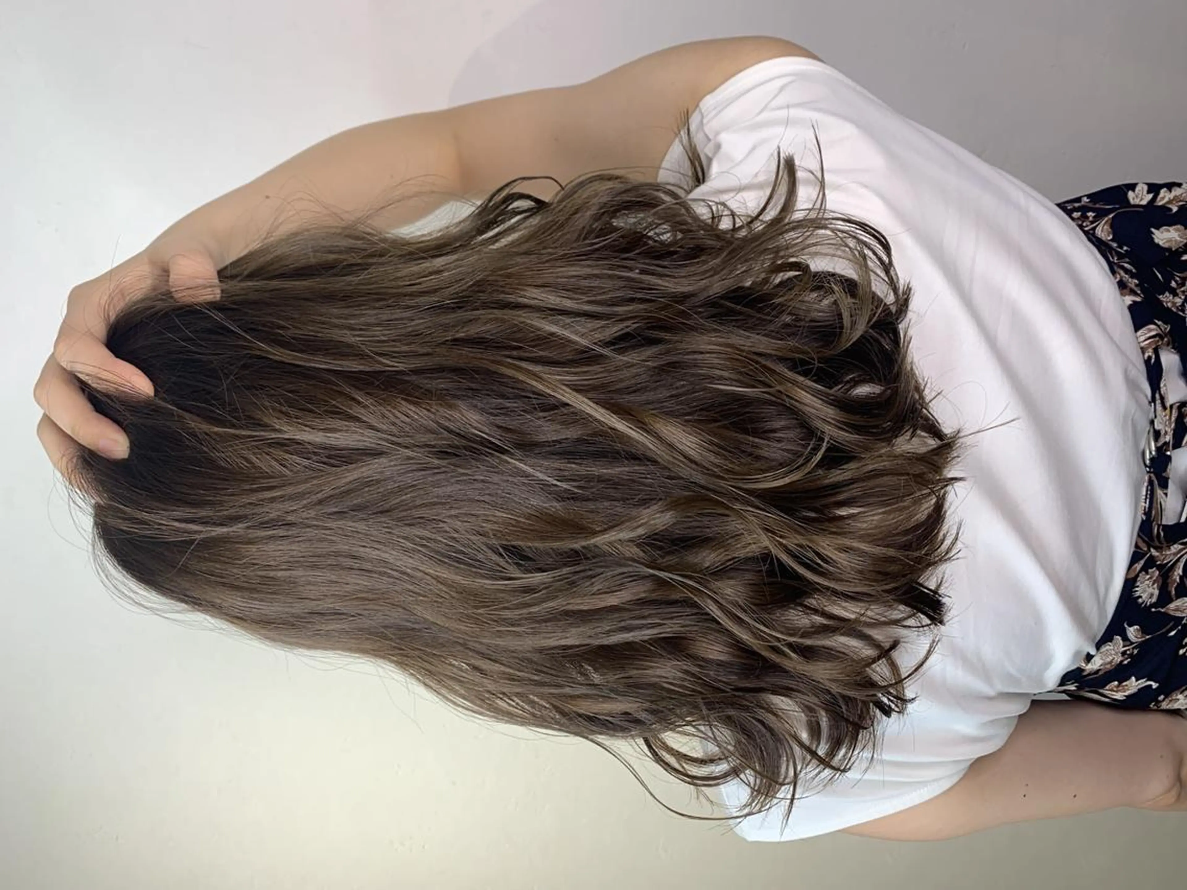 セミロング アンダーバーホワイト 堺東店のヘアスタイル