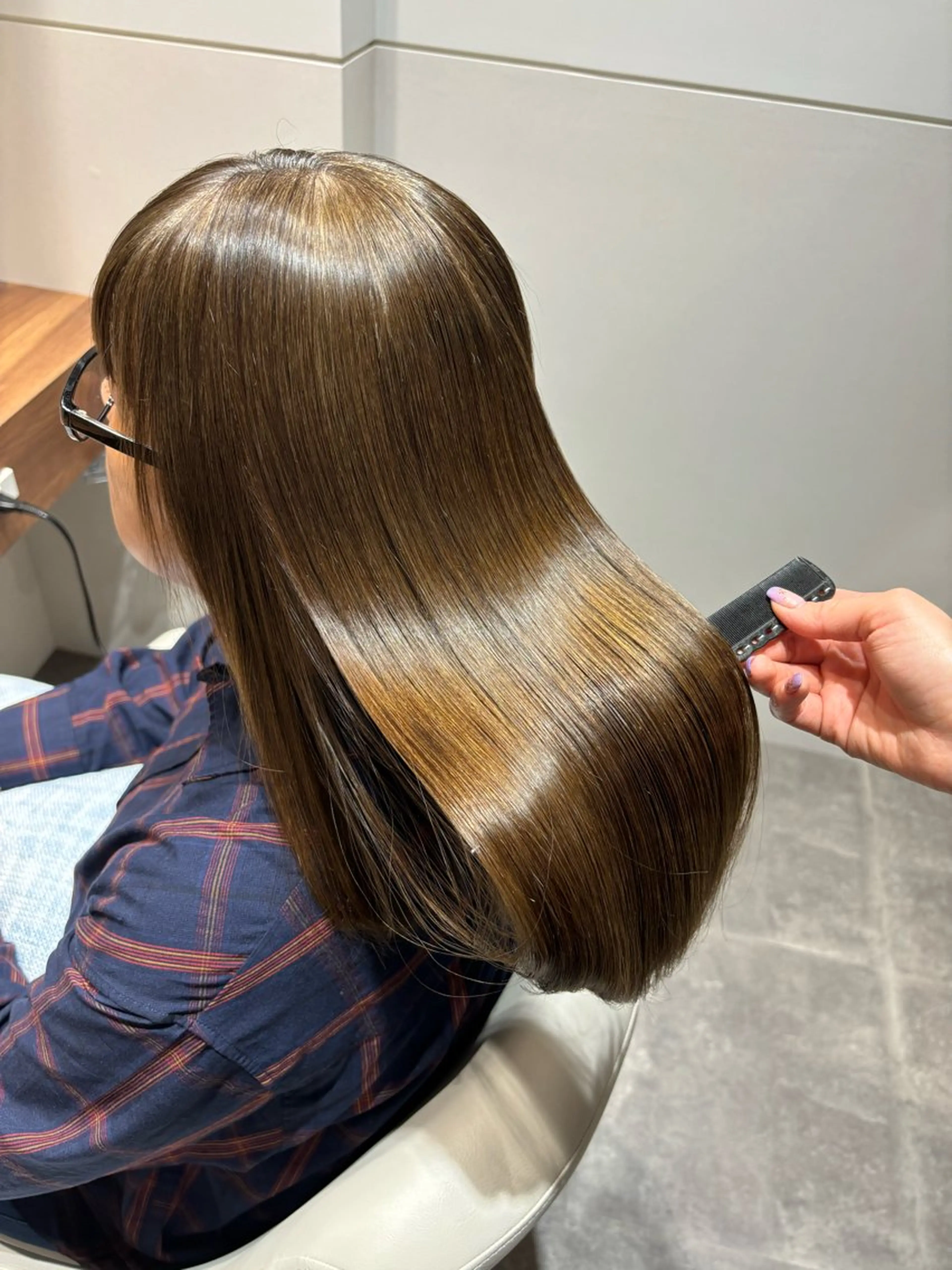 セミロング カット 縮毛矯正 トリートメント 美髪ヘア 🤍erikaのヘアスタイル