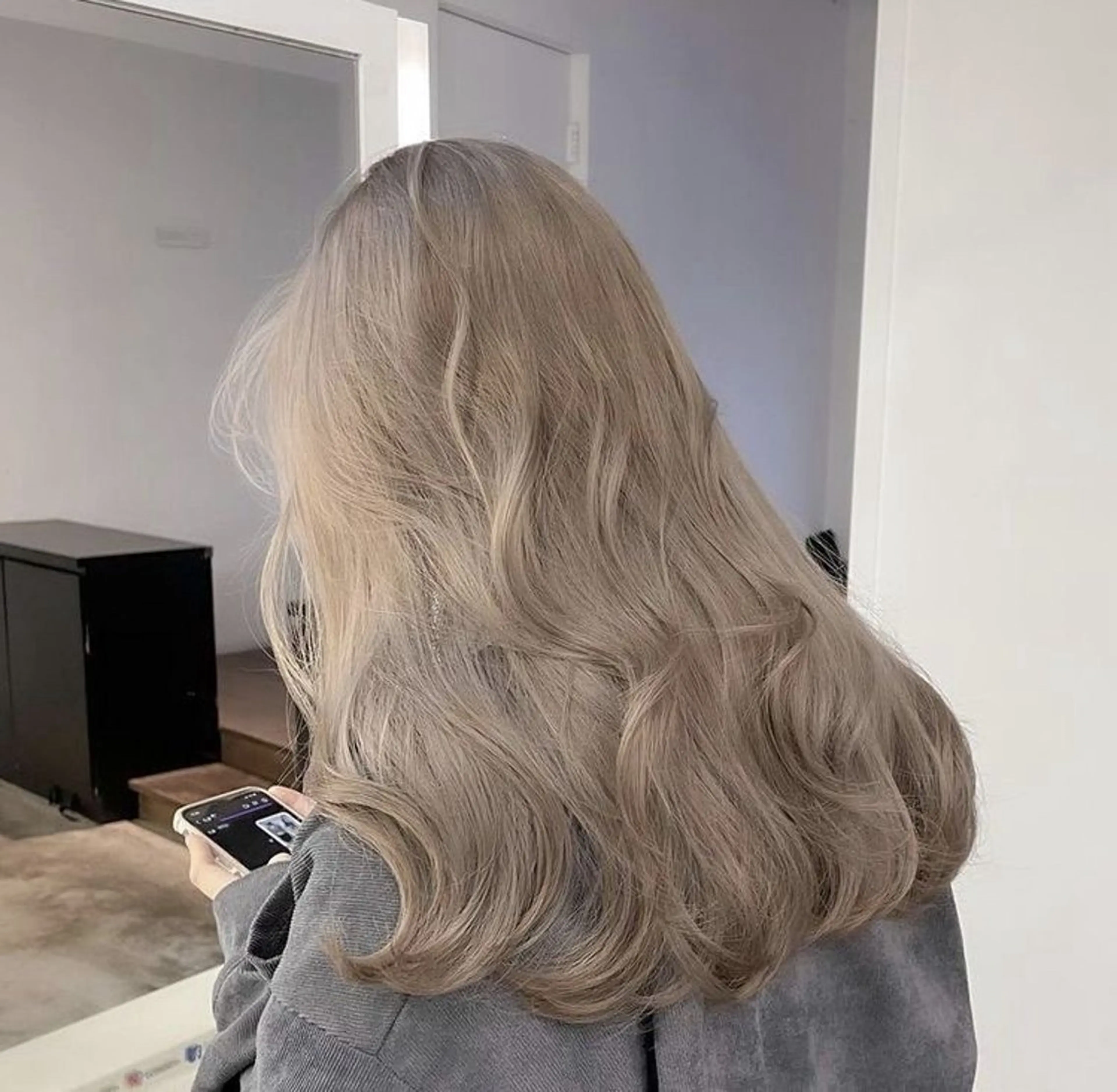 セミロング カラー ヘアアレンジ ブロンド ハイトーンカラー 韓国風ヘア 💎韓国/ レイヤー カット/ 暖色🫧のヘアスタイル