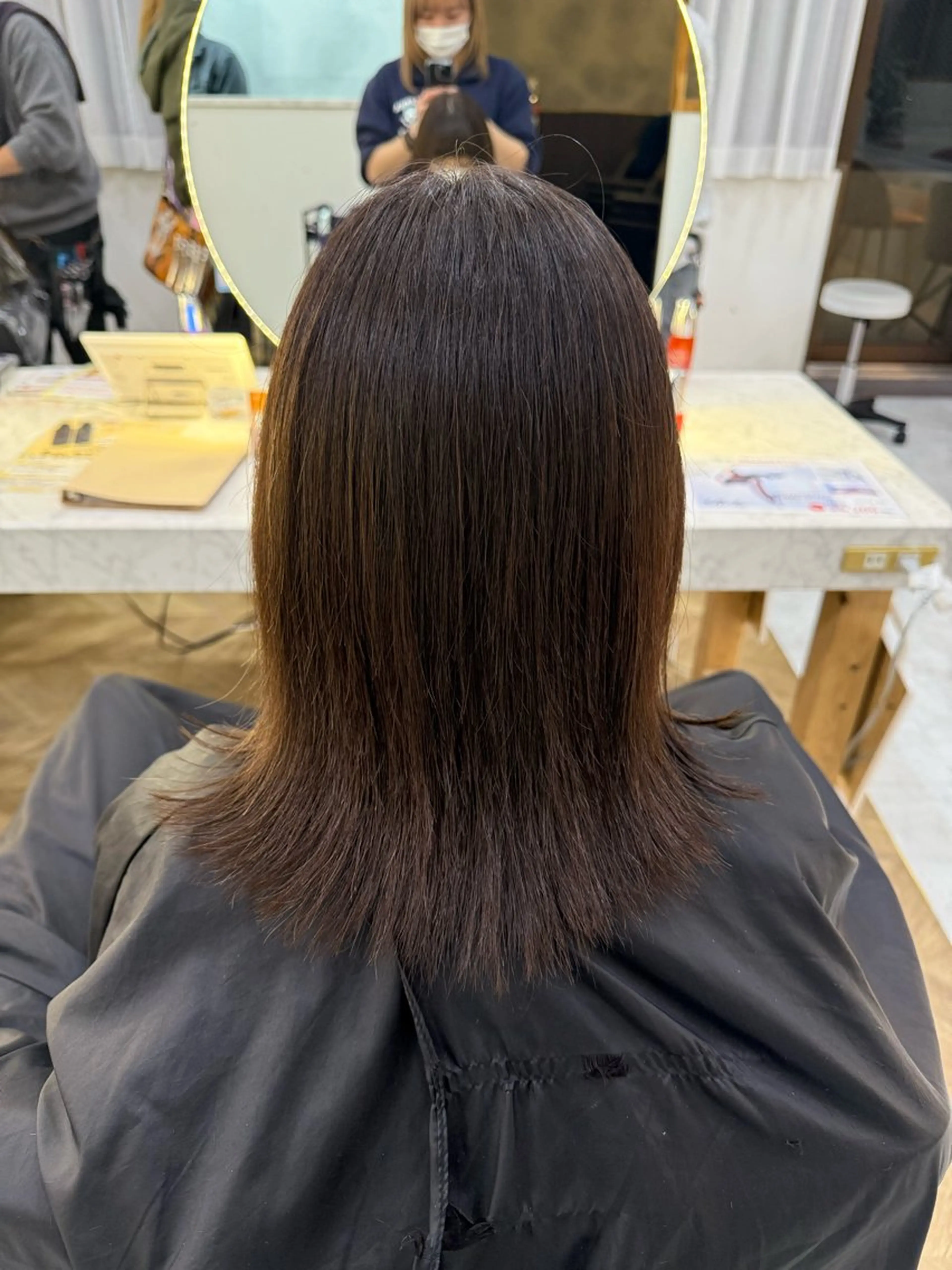セミロング カット 小林 美月  透明感カラーのヘアスタイル
