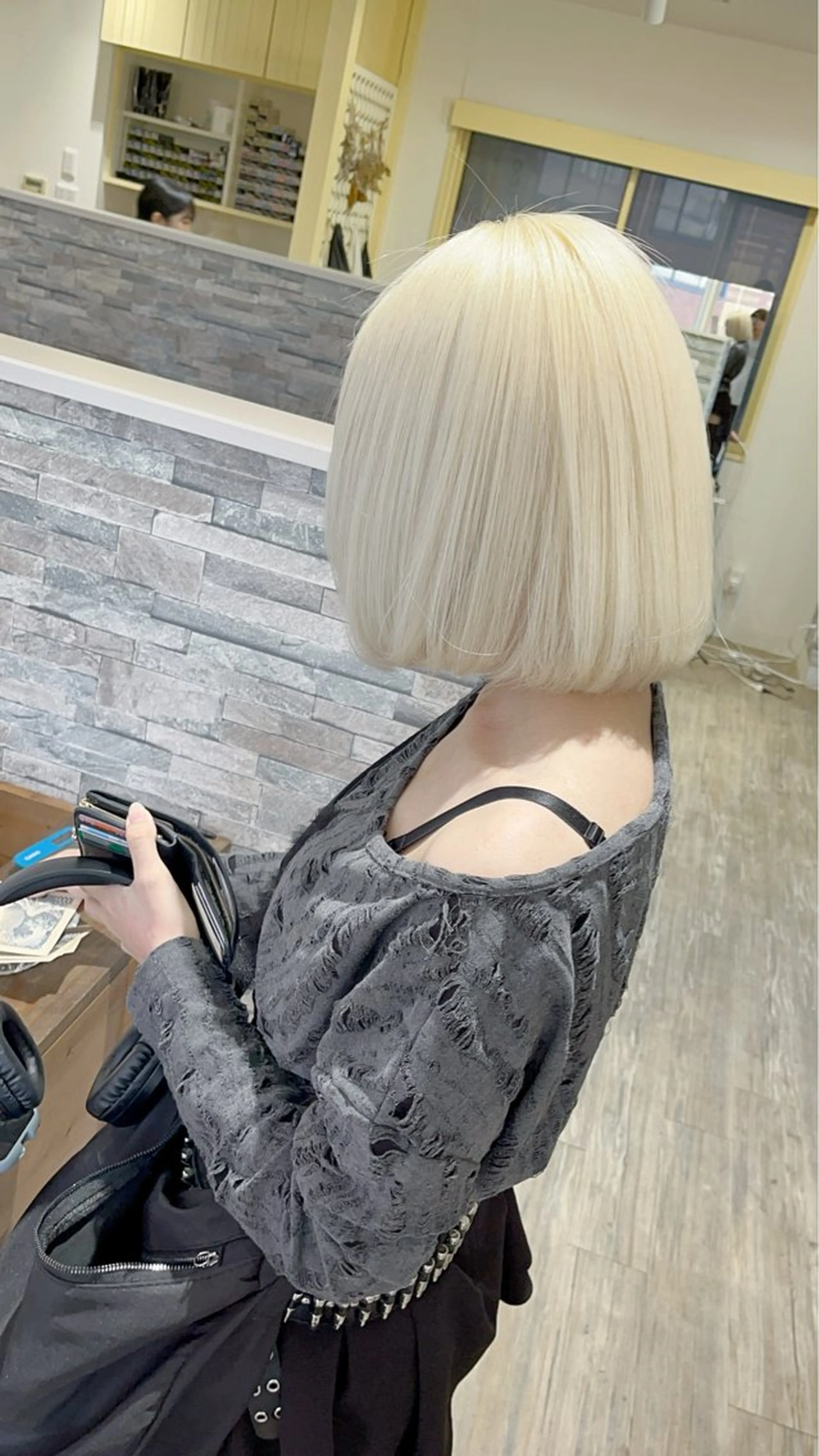 ショート カラー ベージュカラー ブリーチ 抜きっぱなしブロンド ブロンド ケアブリーチ ワタイショウタ 髪質改善✨眉毛サロンのヘアスタイル