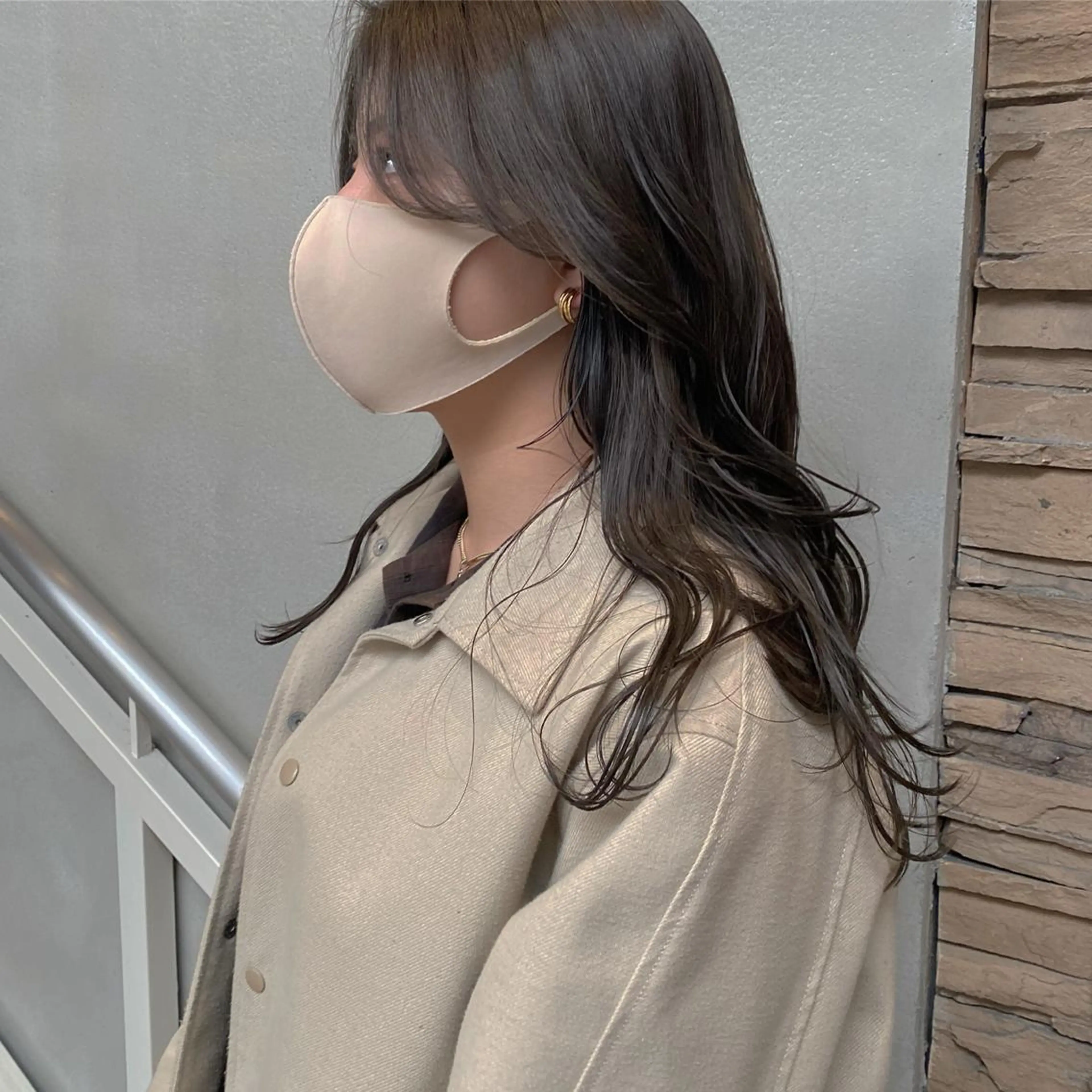 セミロング カラー ベージュカラー オリーブベージュ 韓国風ヘア レイヤーカット カット ヘアカラー トリートメント ウルフカット 811 大阪梅田 ウルフのヘアスタイル