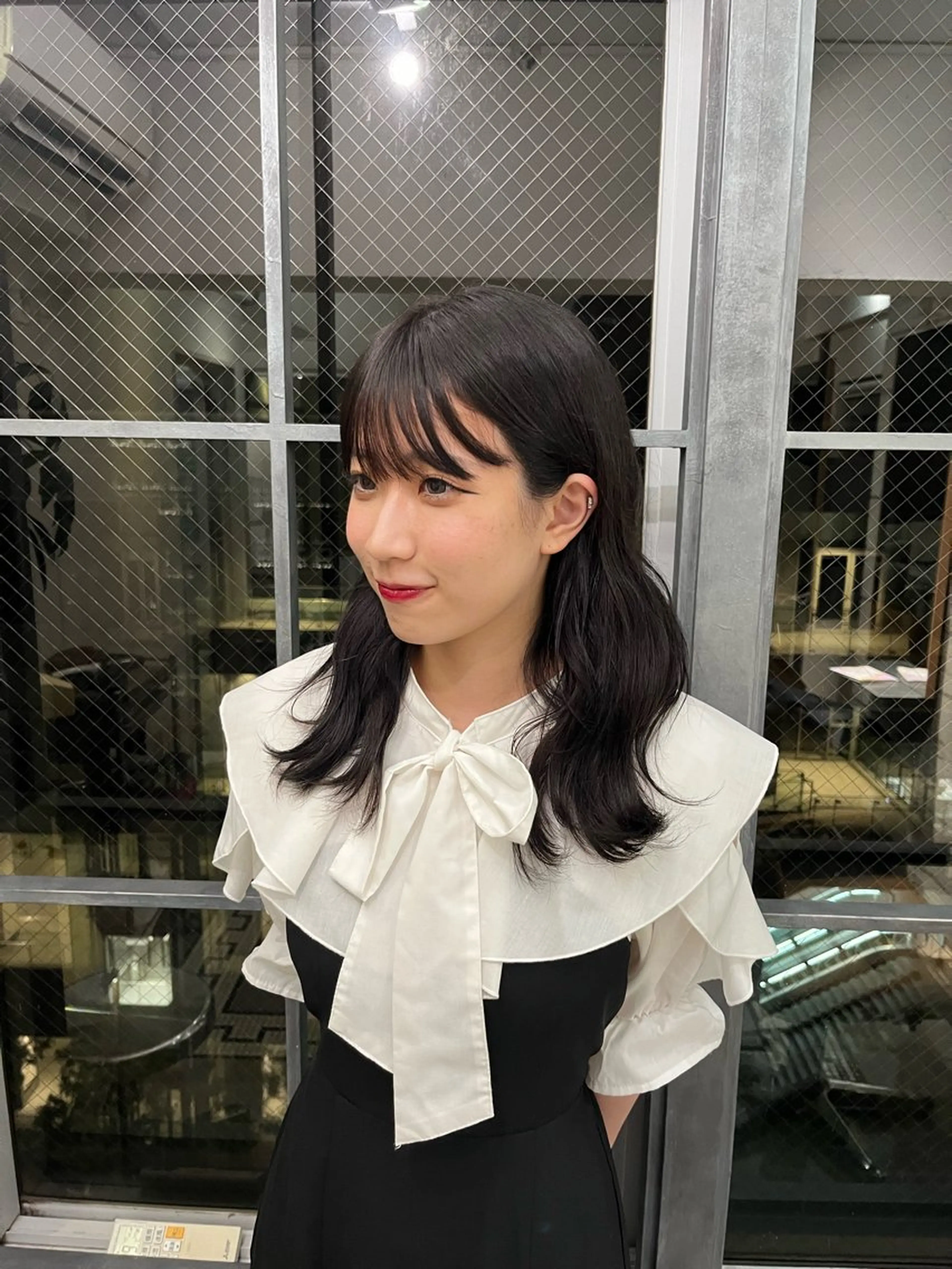 セミロング カラー 透明感カラー ディープラベンダー ラベンダーカラー くすみカラー/海外 レイヤー/ ローレンのヘアスタイル