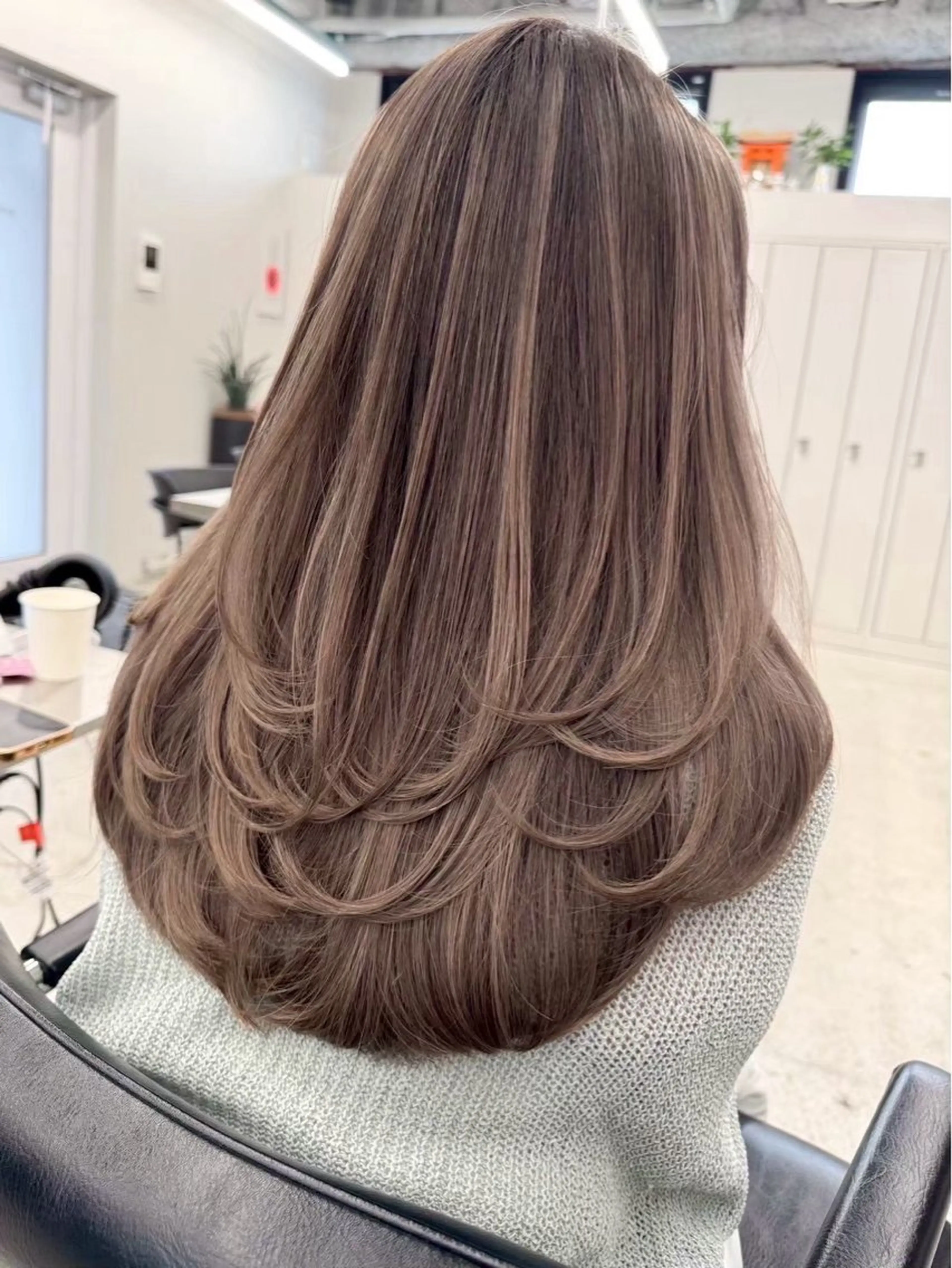 セミロング レイヤーカット カット トリートメント 鈴木 菜々映のヘアスタイル