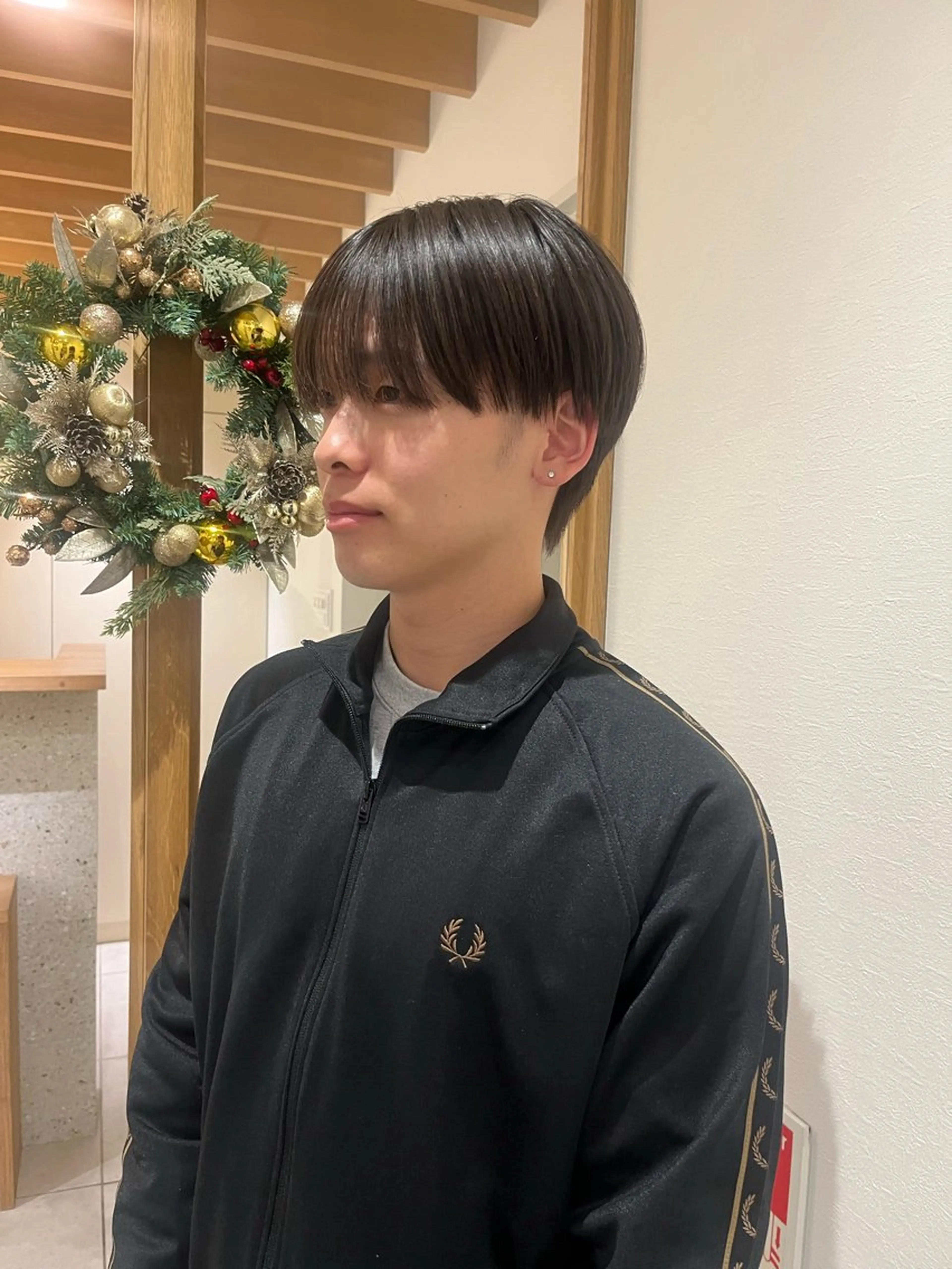 ショート メンズ センターパート 透明感カラー人気 ナンバーワンMIYUのヘアスタイル