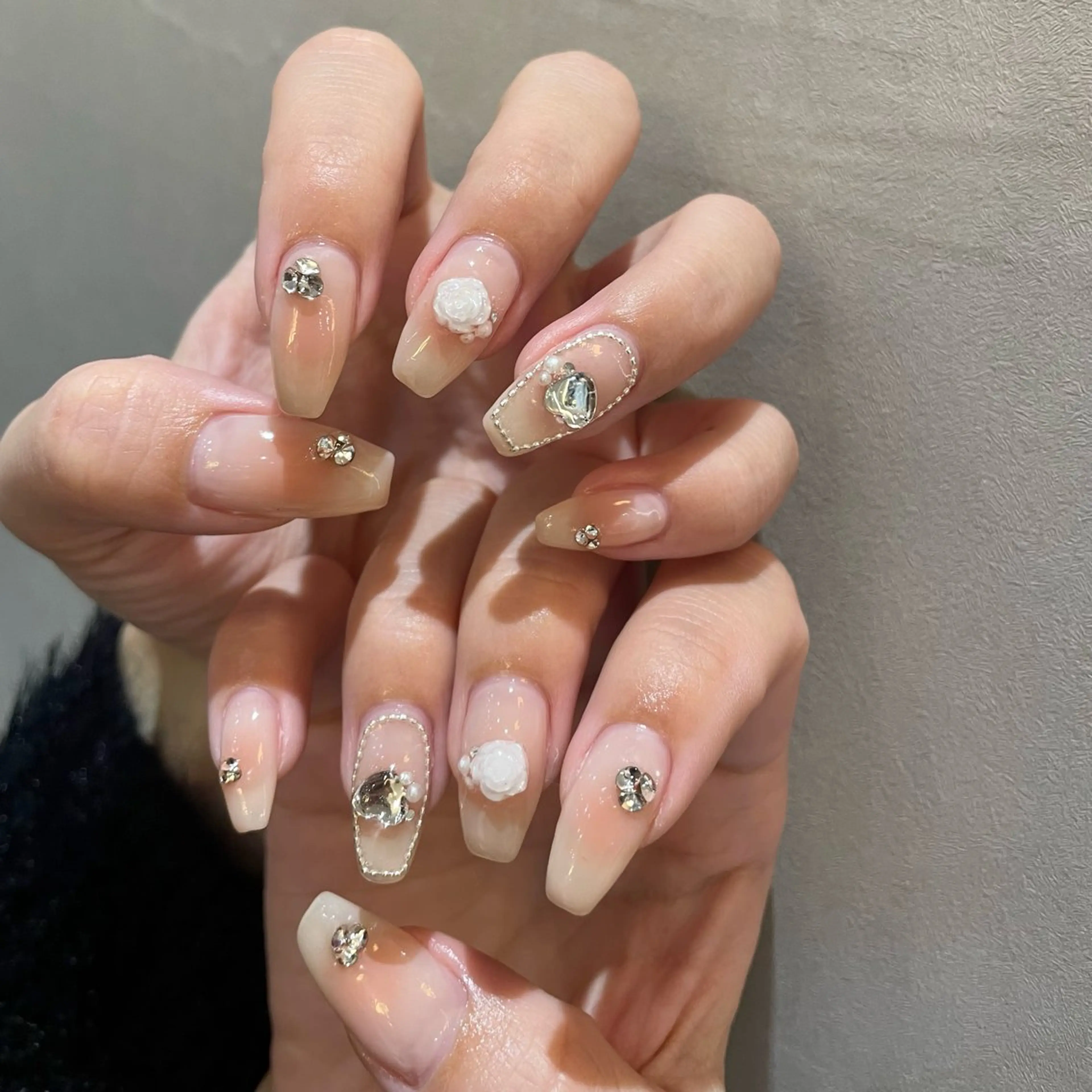 ネイル チークネイル ハンドネイル kaho /うるつや/ワンホンのネイルデザイン