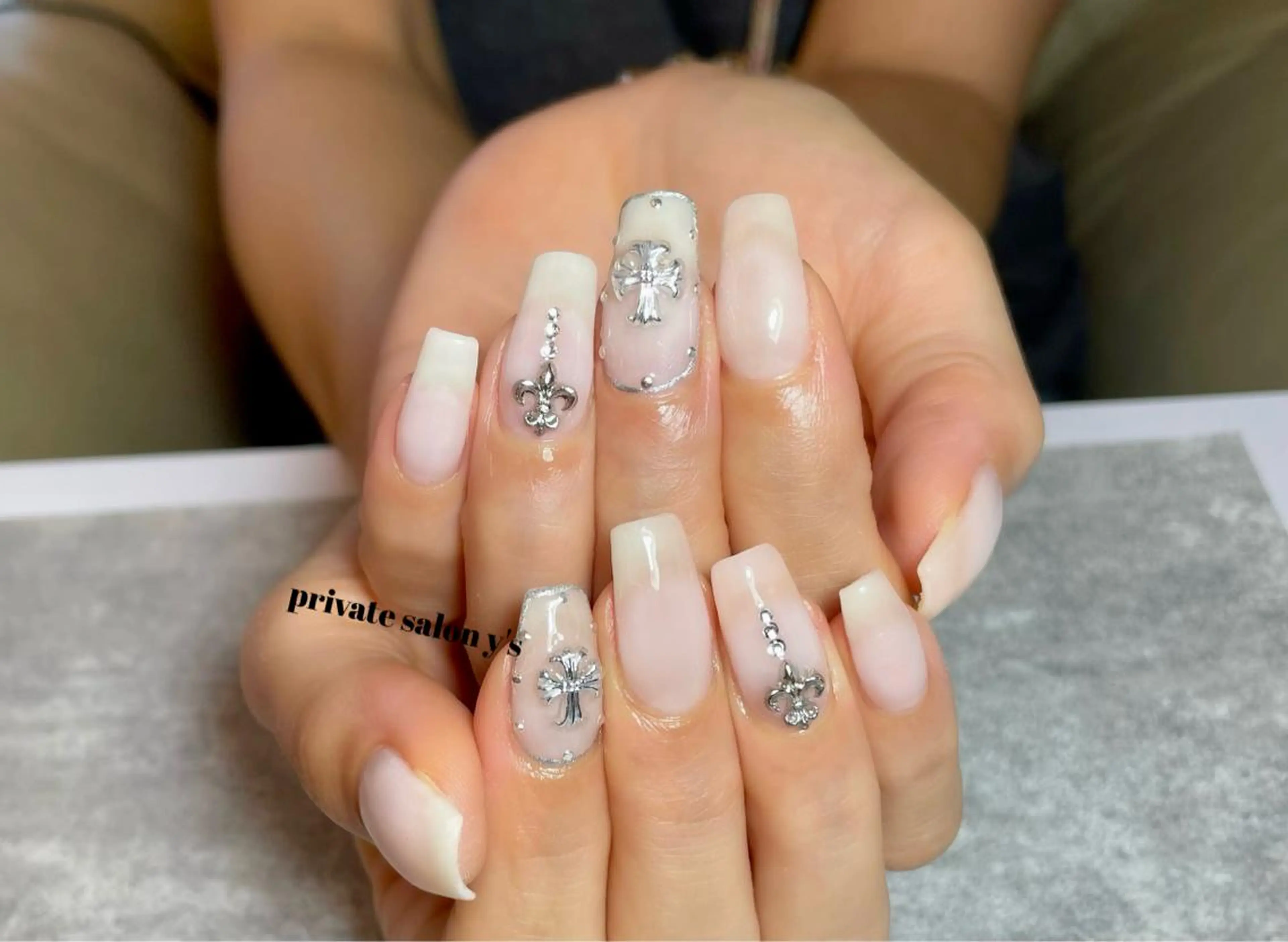 ネイル y' sのネイルデザイン