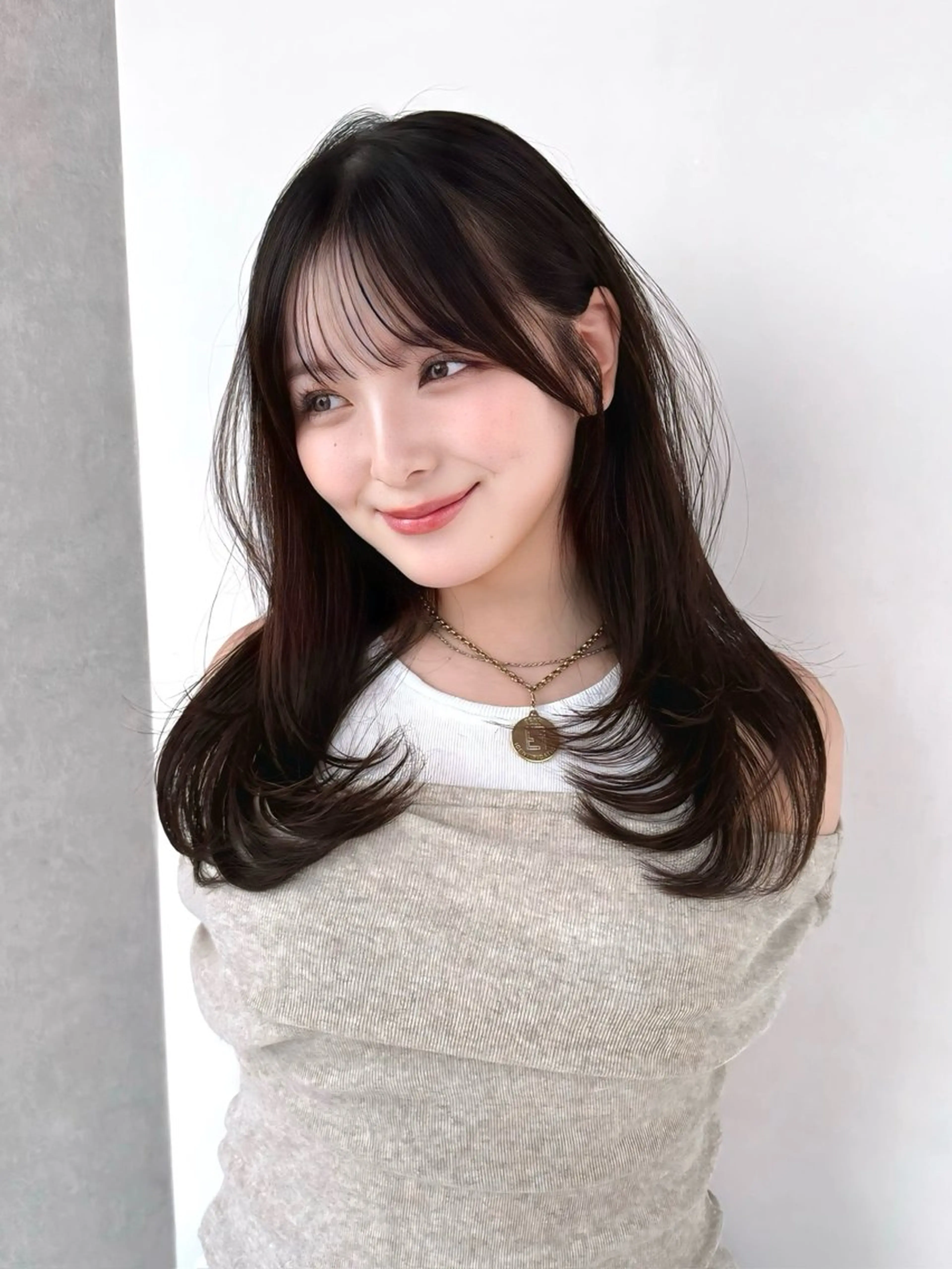 セミロング けんけん cachecacheのヘアスタイル